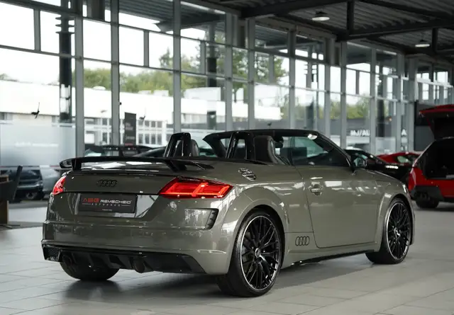 Audi TT view 9