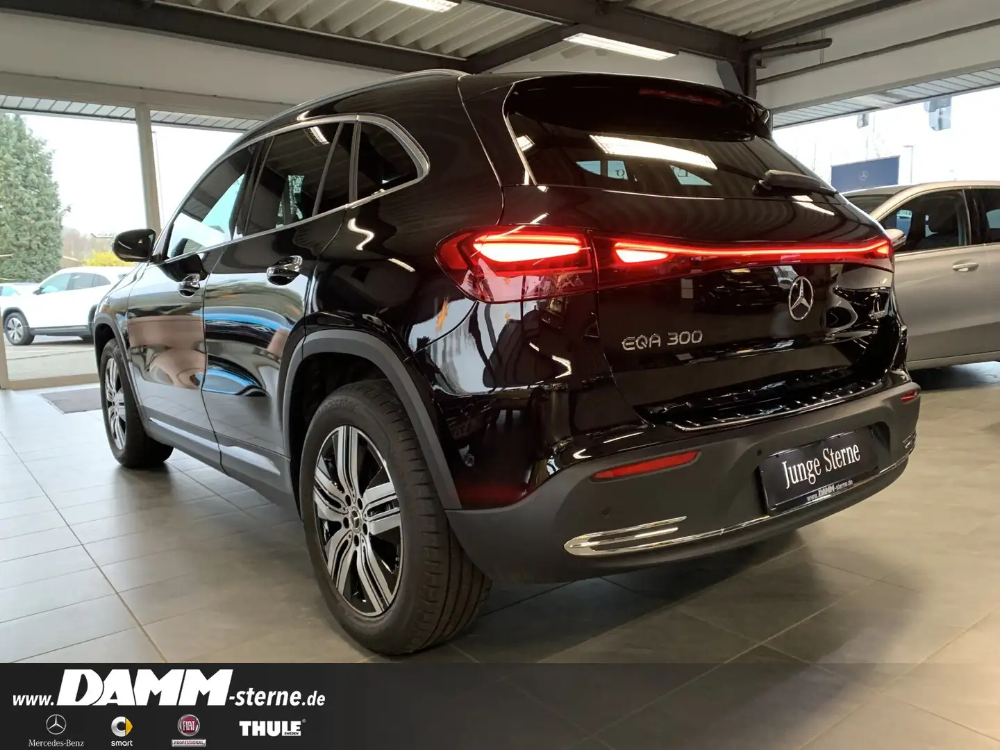 Mercedes-Benz EQA 300 EQA 300 4M Progr. Adv+/AHK/Pano/FAP/MEMORY/+Flex Schwarz - 2