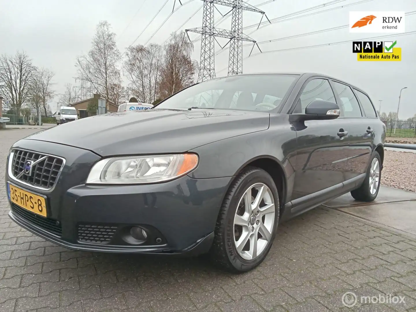 Volvo V70 2.0 Momentum/leder/cruise/clima Grijs - 1