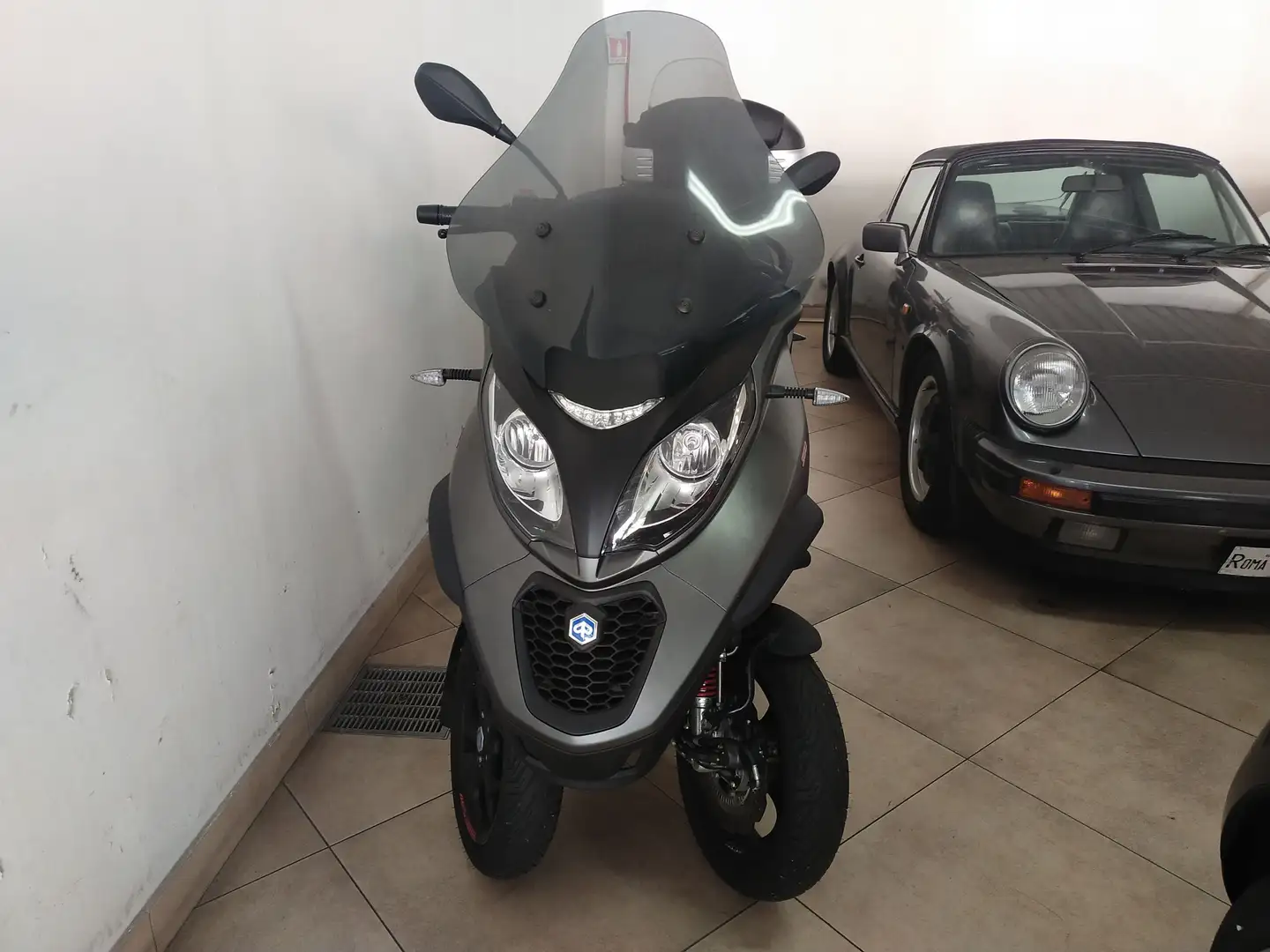 Piaggio MP3 350 Silver - 2