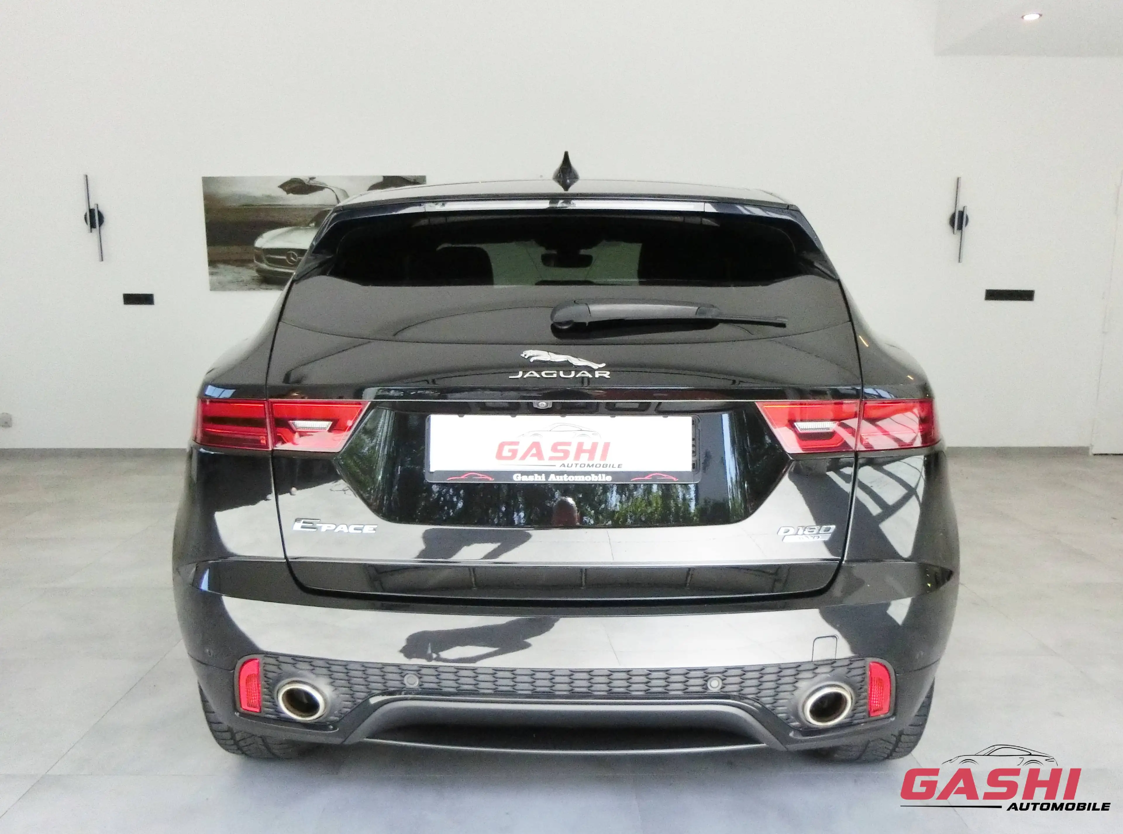 Jaguar E-Pace R-Dynamic SE AWD — photo 4