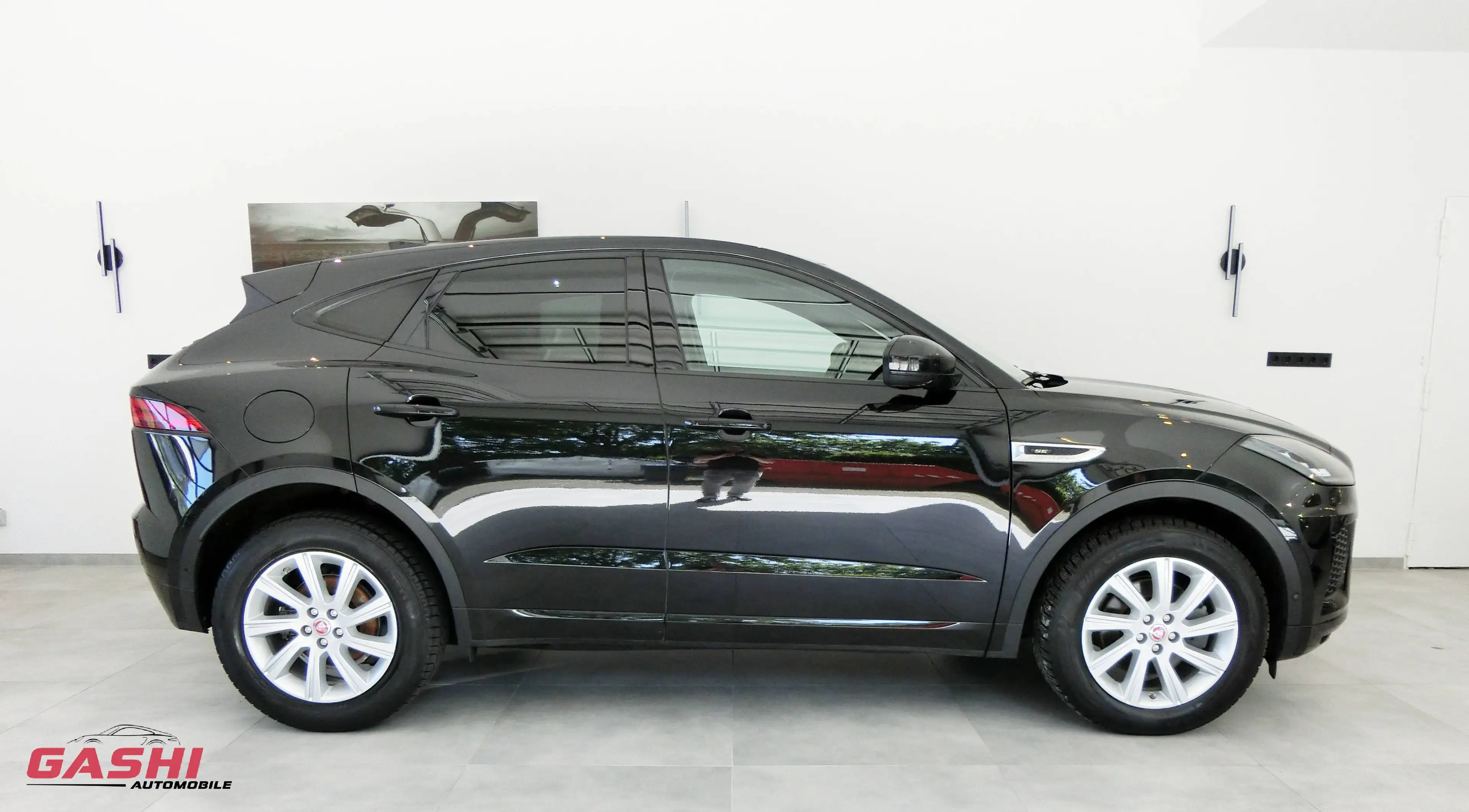 Jaguar E-Pace R-Dynamic SE AWD — photo 6