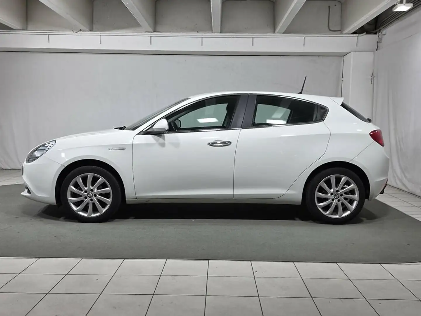 Alfa Romeo Giulietta 1.4 t. Distinctive 120cv E6 Blanc - 2