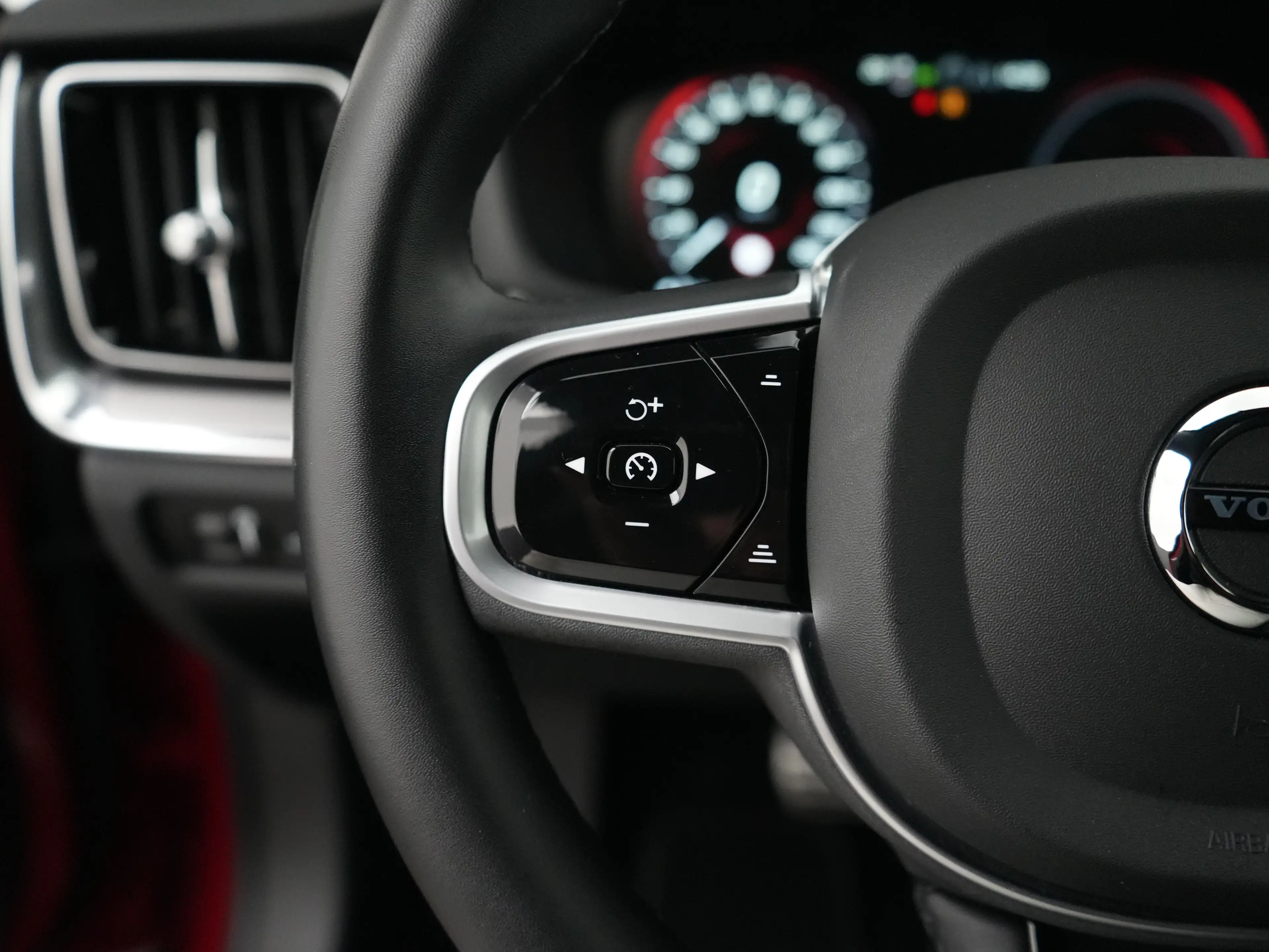 Volvo S60 T8 Plus Dark AWD | 360 | Sportstoelen | Adaptive C — photo 31
