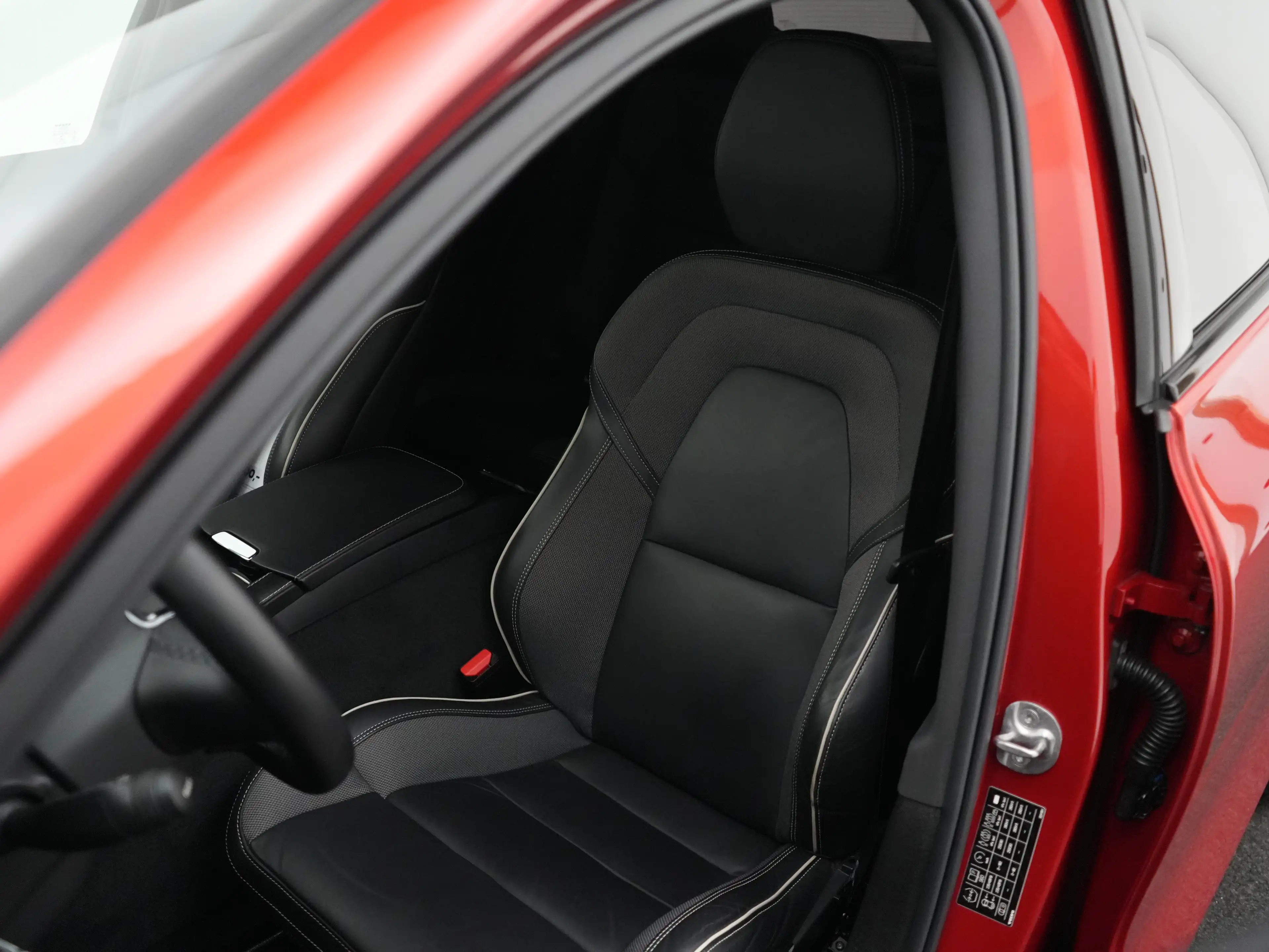 Volvo S60 T8 Plus Dark AWD | 360 | Sportstoelen | Adaptive C — photo 24