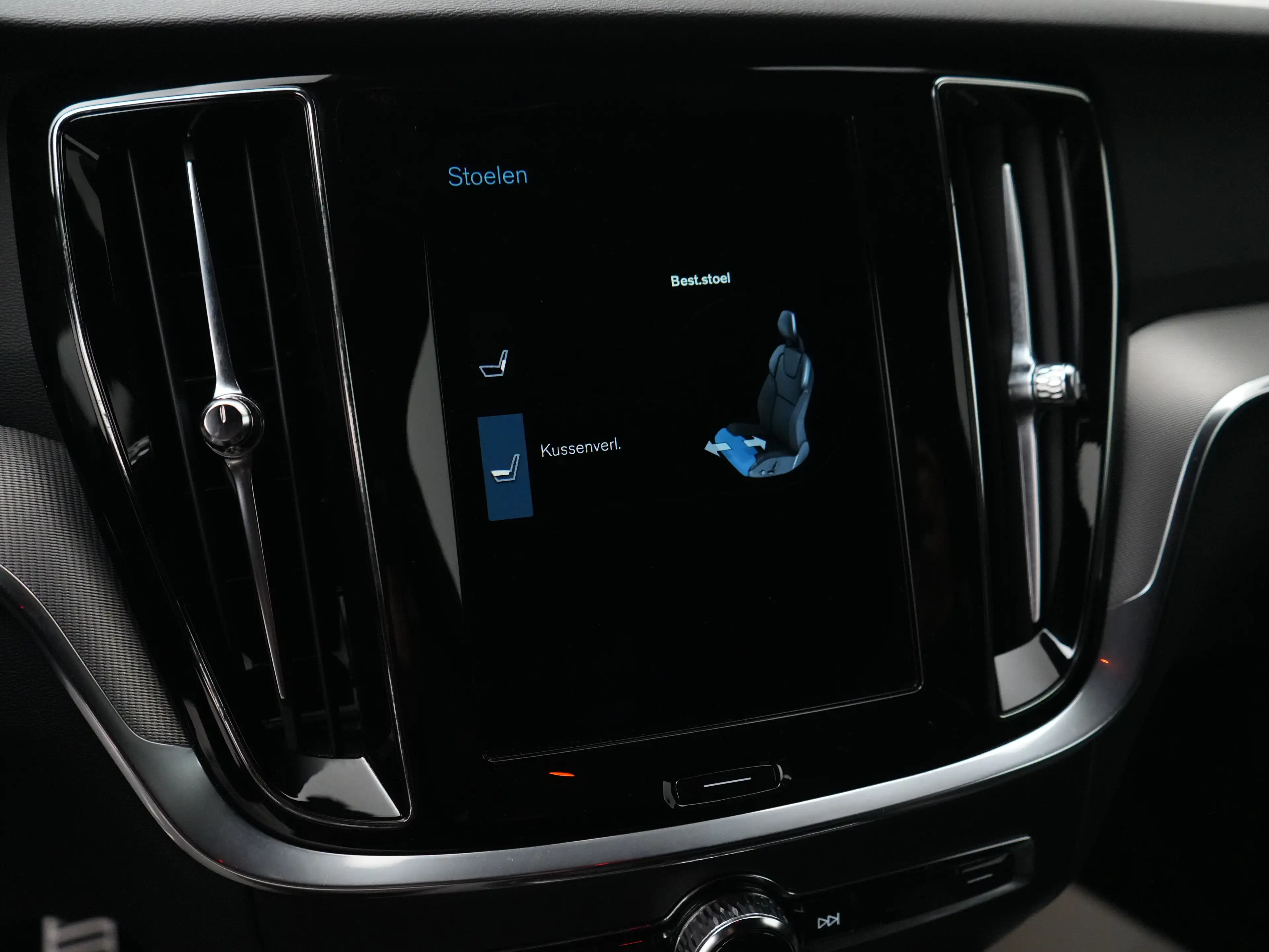 Volvo S60 T8 Plus Dark AWD | 360 | Sportstoelen | Adaptive C — photo 43