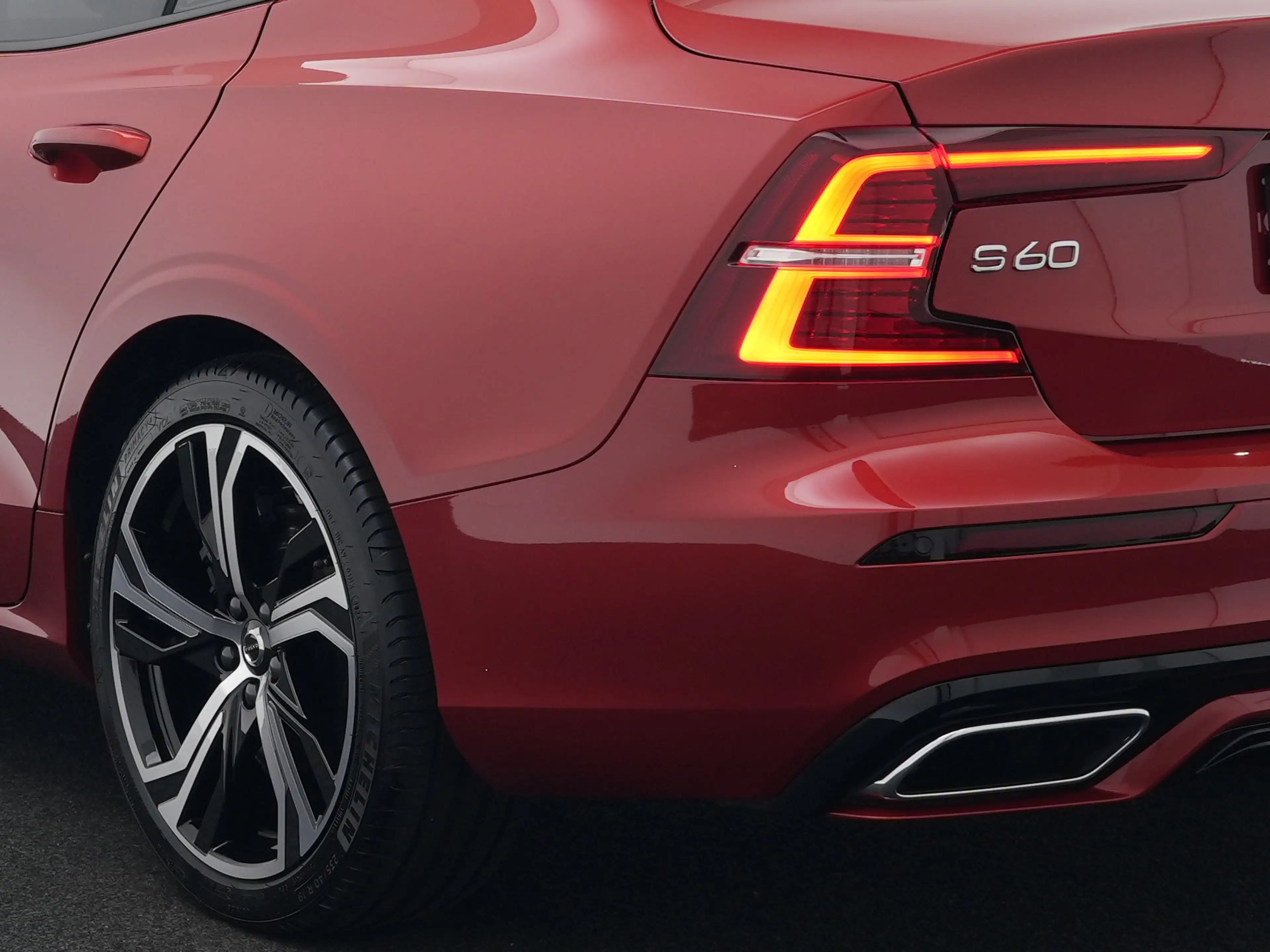 Volvo S60 T8 Plus Dark AWD | 360 | Sportstoelen | Adaptive C — photo 27