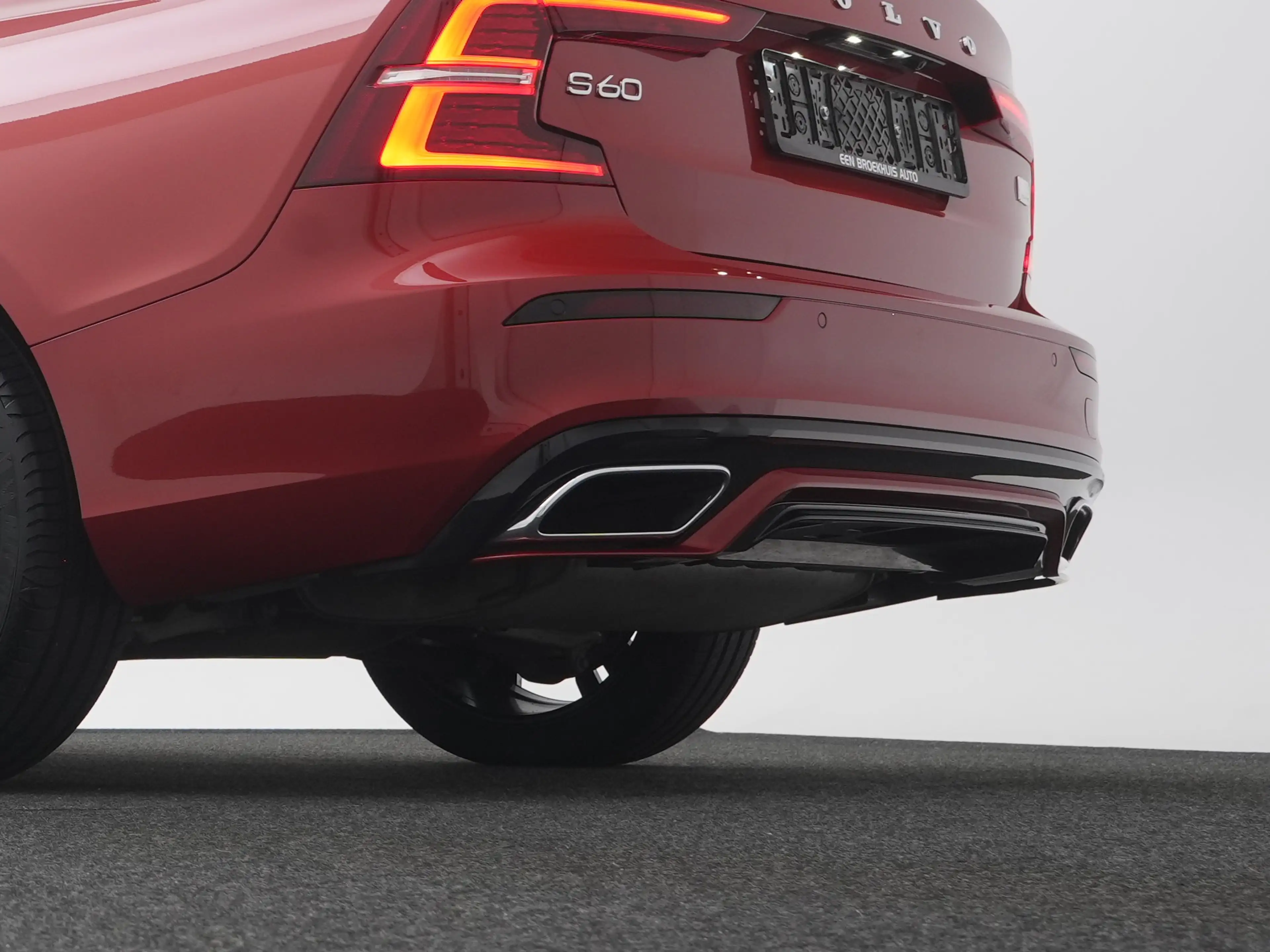 Volvo S60 T8 Plus Dark AWD | 360 | Sportstoelen | Adaptive C — photo 47