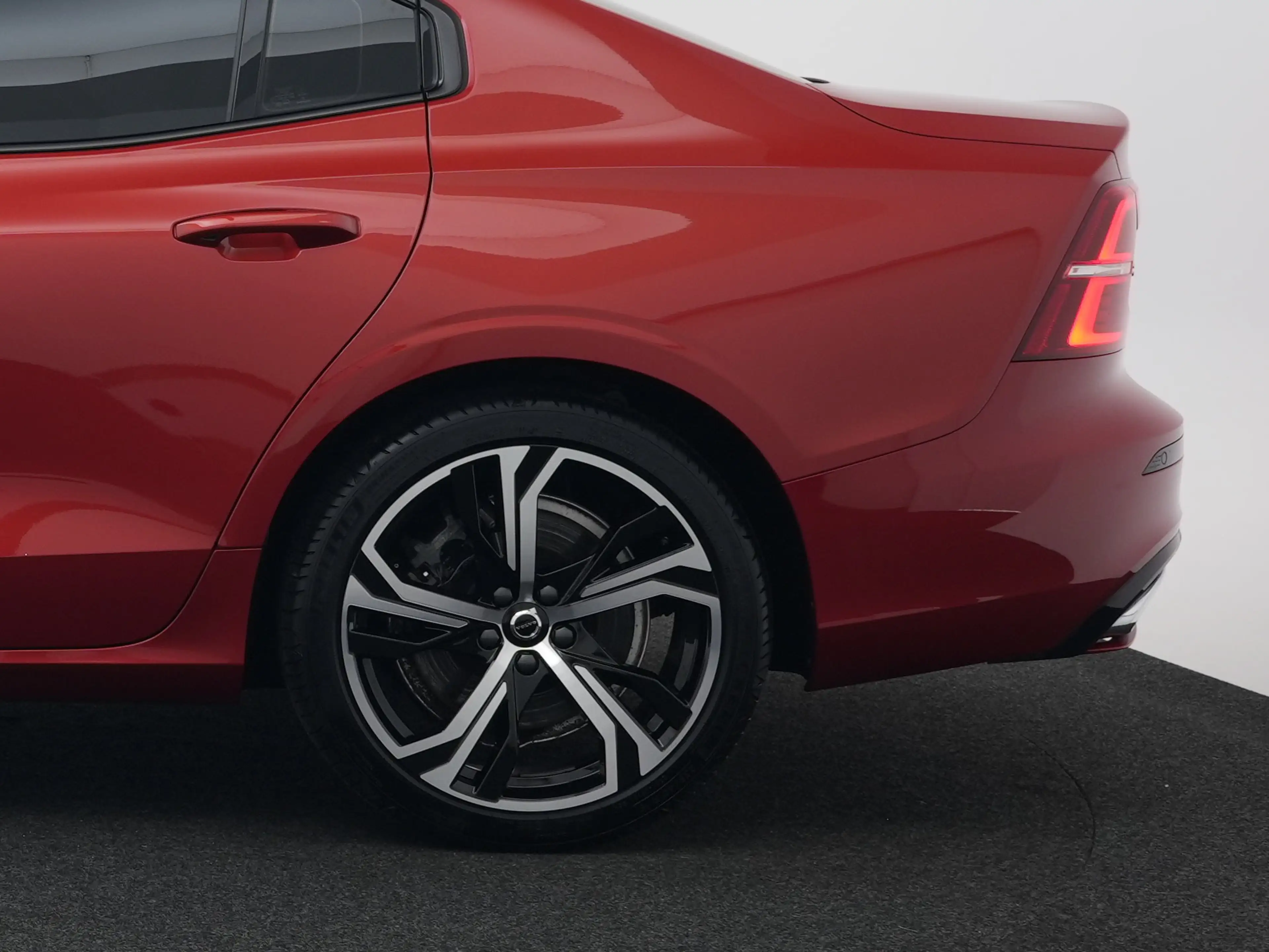 Volvo S60 T8 Plus Dark AWD | 360 | Sportstoelen | Adaptive C — photo 29