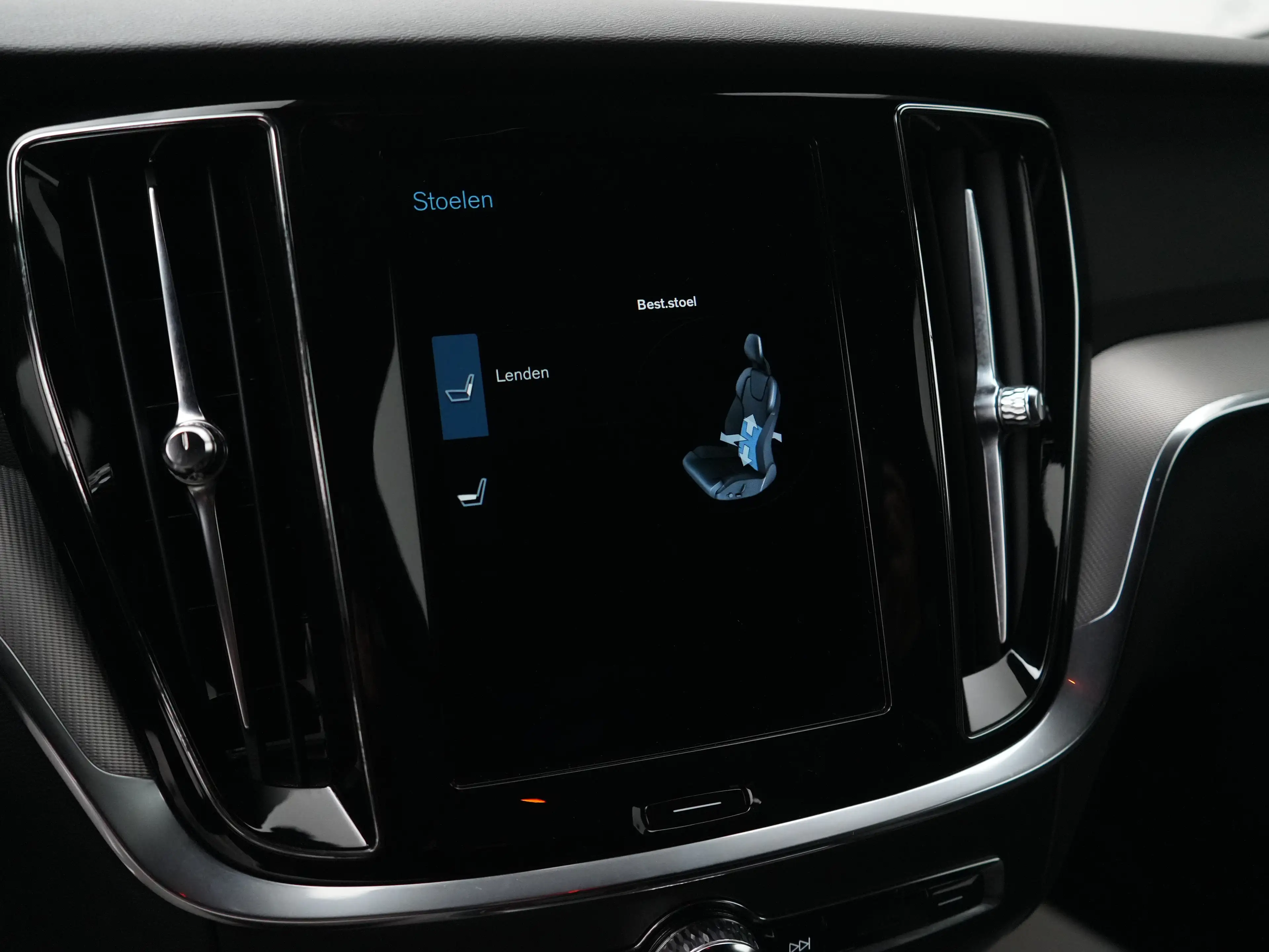Volvo S60 T8 Plus Dark AWD | 360 | Sportstoelen | Adaptive C — photo 44