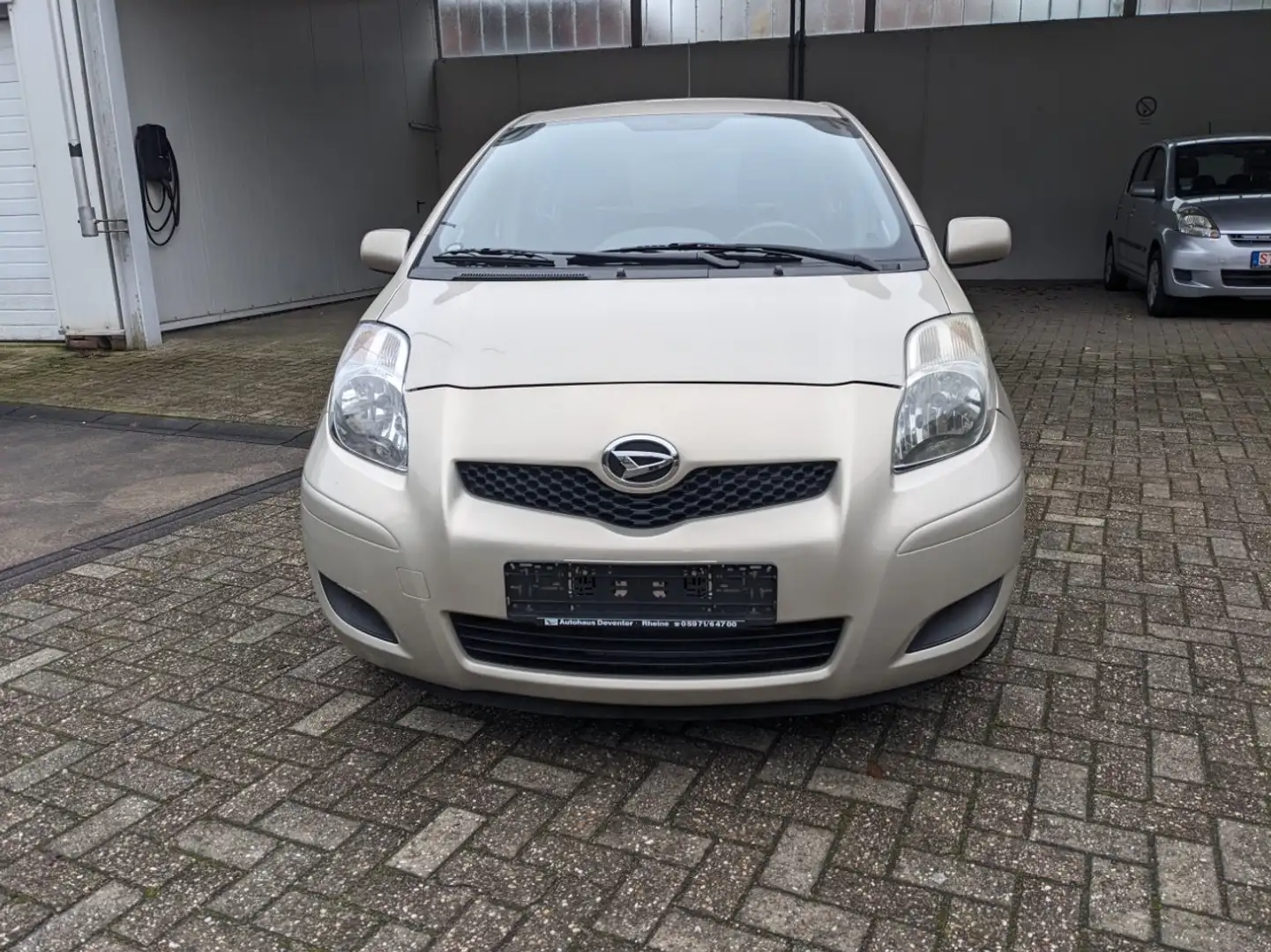 Daihatsu Charade Charade 1,33 Бежевий - 2