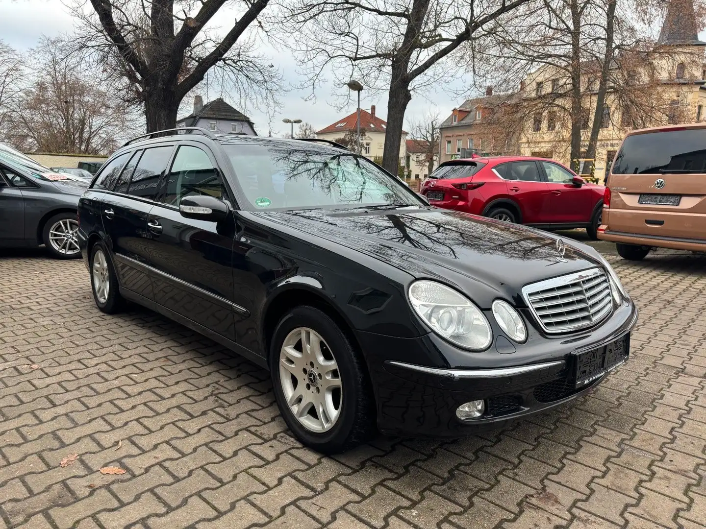 Mercedes-Benz E 240 T,Bi Xenon,Leder,Navi,Tüv neu Schwarz - 1