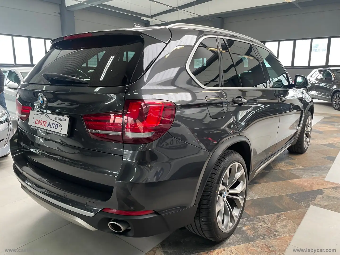 BMW X5 xDrive30d 258CV Luxury Szary - 2
