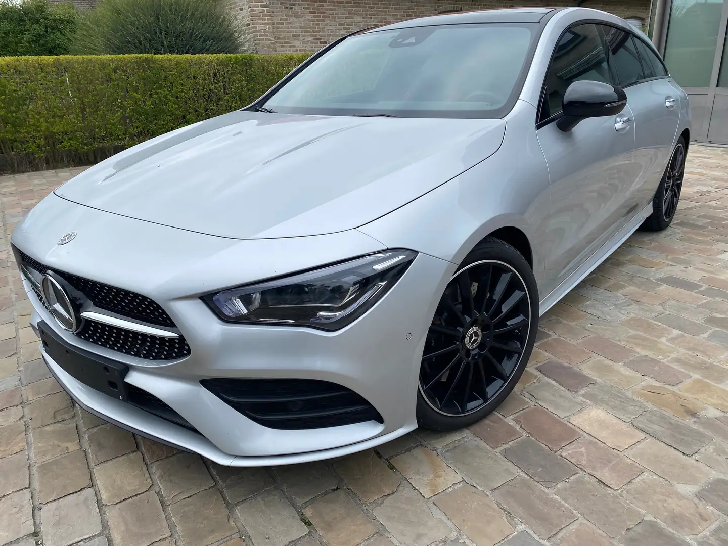 Mercedes-Benz CLA 250 4matic Shooting Brake 7GAMG Line Argent - 1