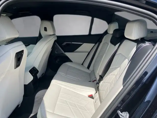 BMW 550 e xDrive Limousine G60 XB1 Ansicht 12