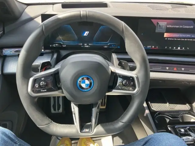 BMW 550 e xDrive Limousine G60 XB1 Ansicht 14