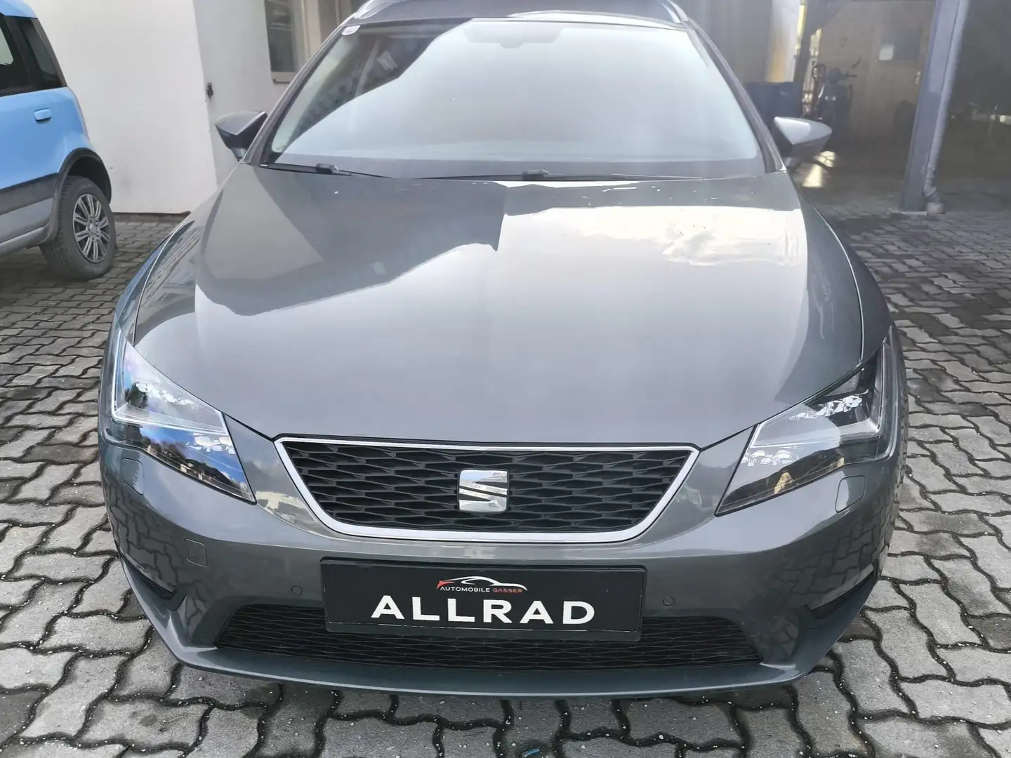 SEAT Leon ST Style 1,6 TDI CR 4Drive Grau - 2