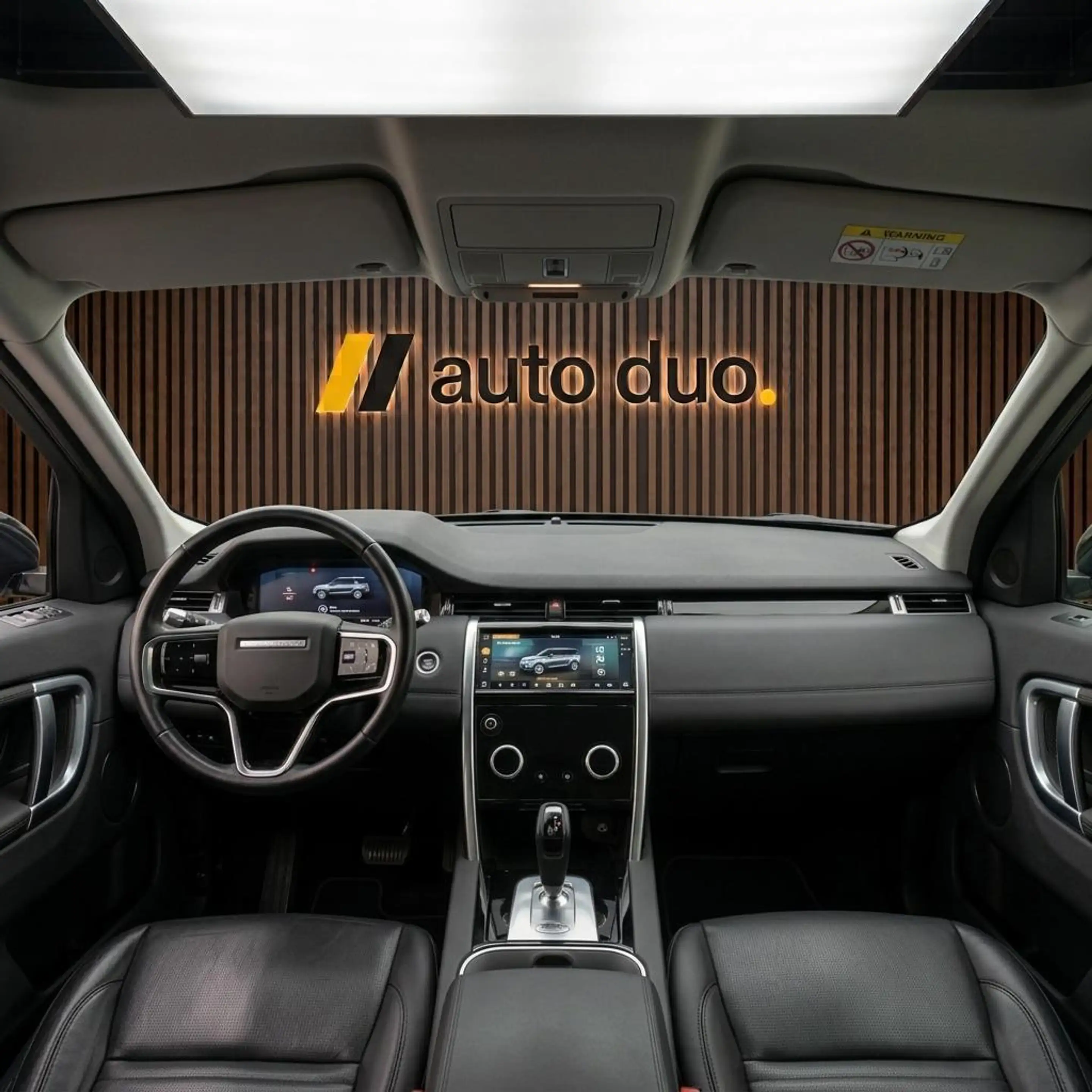 Land Rover Discovery Sport P300e 1.5 SE — photo 3