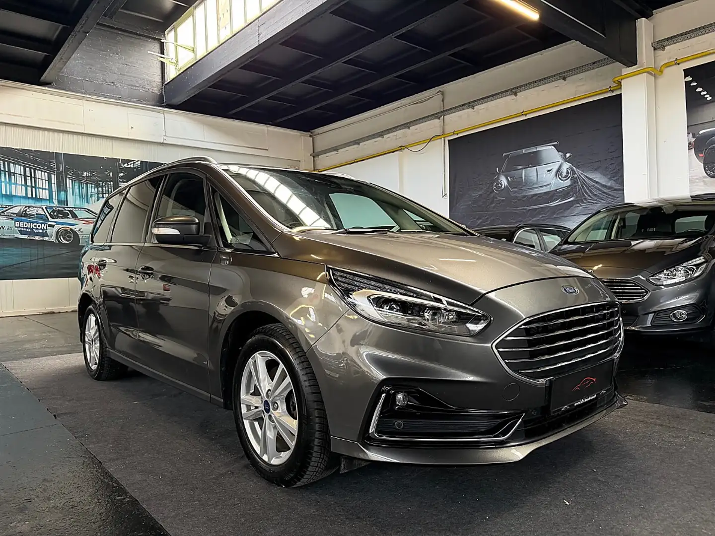 Ford Galaxy 2,5 Duratec Hybrid Titanium * 1 BESITZ * FINANZ... Grau - 2