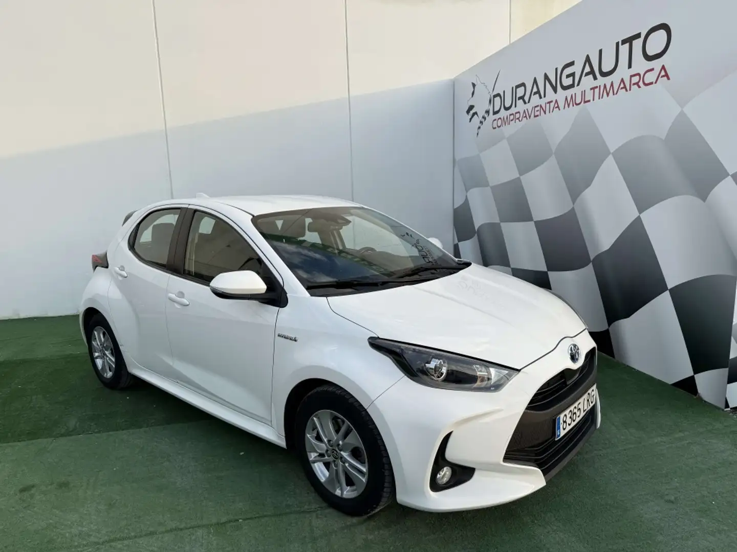Toyota Yaris 120H 1.5 Business Plus Blanc - 2