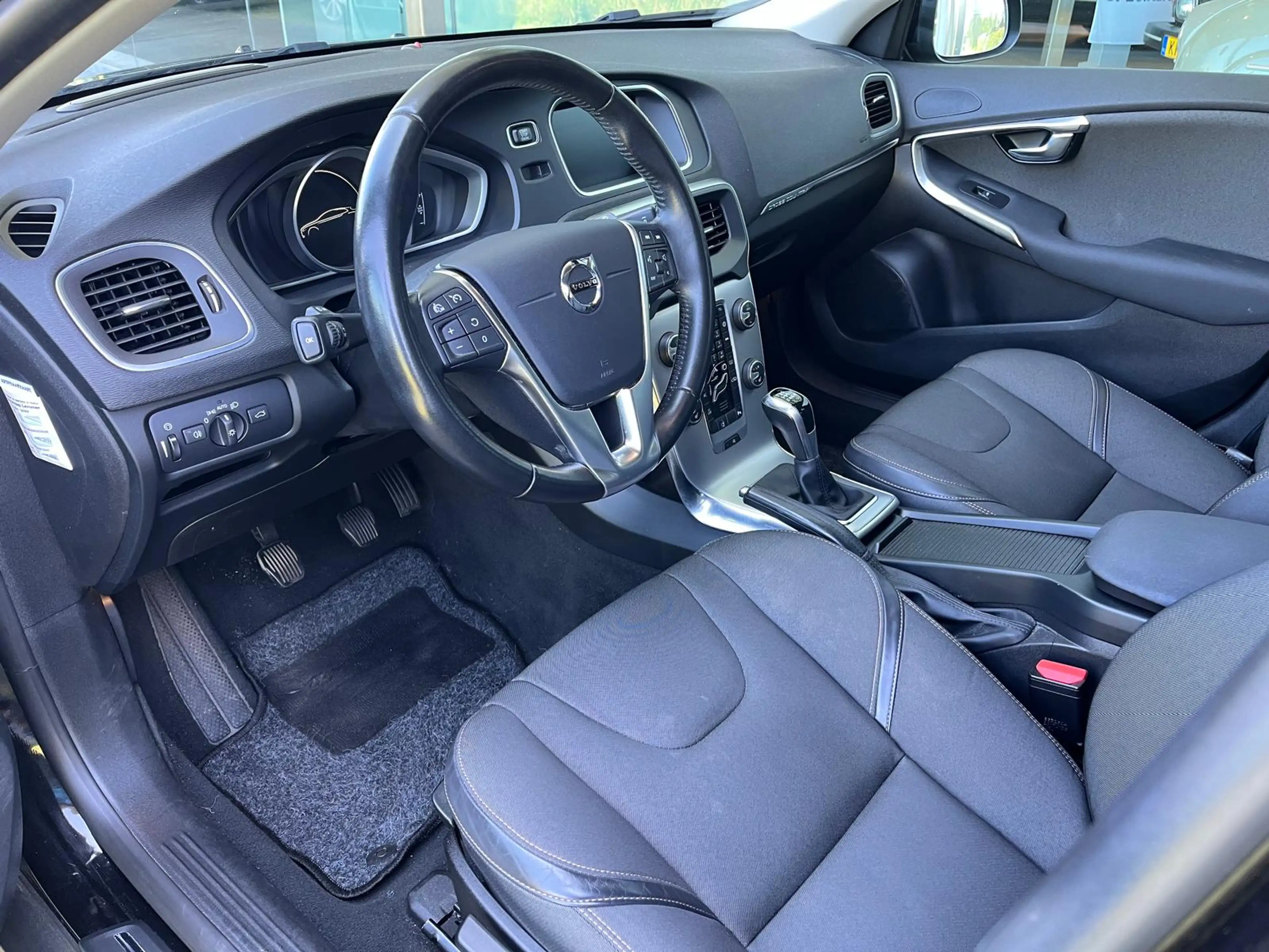 Volvo V40 Cross Country 2.0 T3 Momentum | Rijklaar incl 12 mnd Bovag | Dar — photo 9