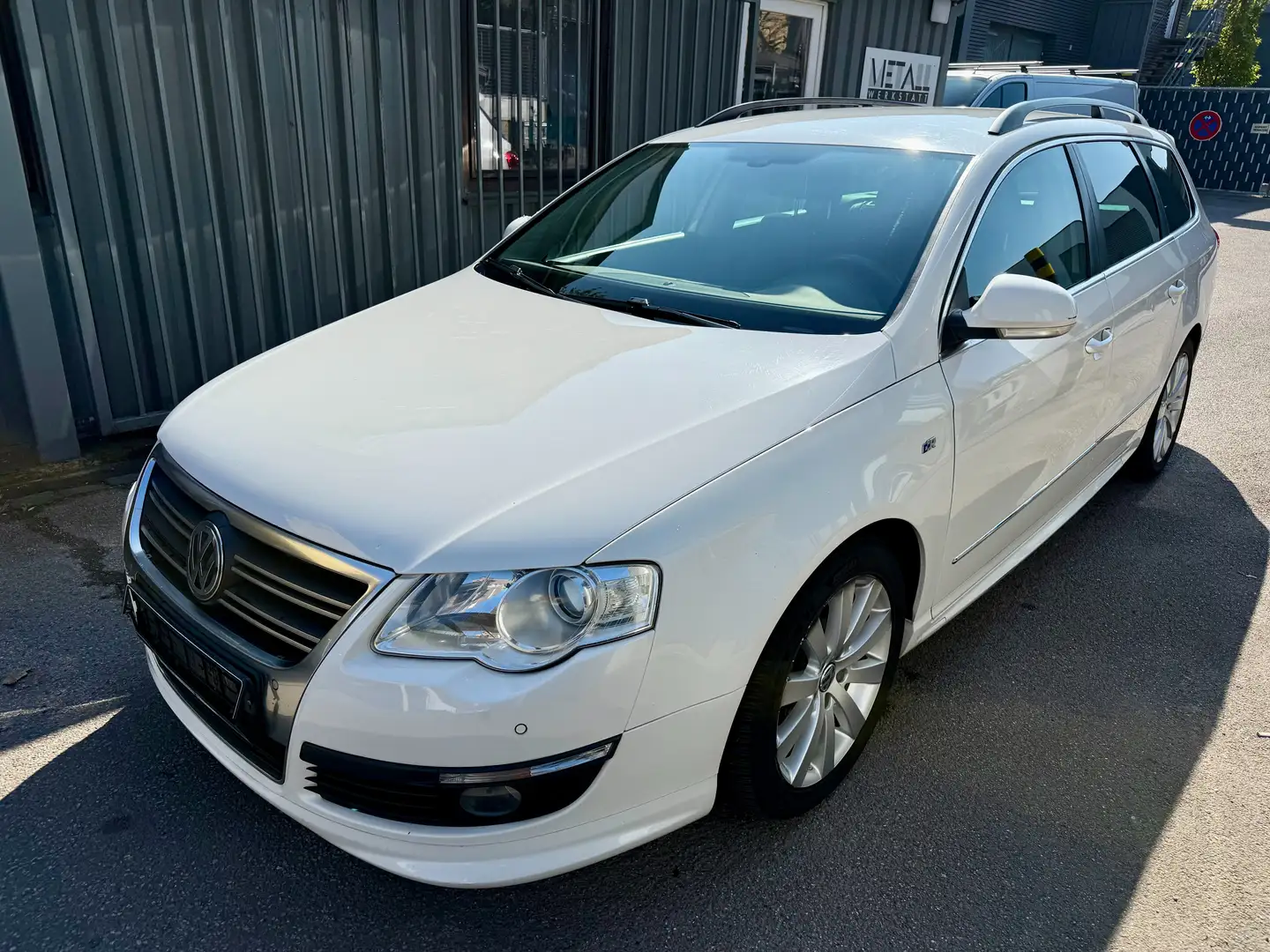 Volkswagen Passat Variant R-Line Edition 1.Hand Bílá - 1