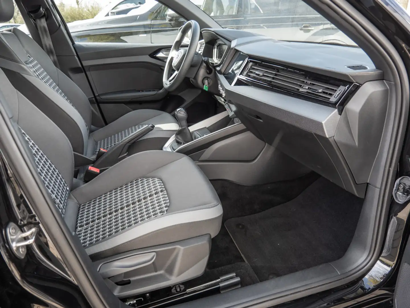 Audi A1 Sportback 30TFSI LED KLIMA PDC SHZ Zwart - 2