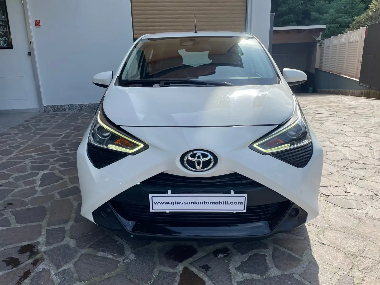 Toyota Aygo 5p 1.0 x-cool 72cv UNICO PROPRIET. OK NEOPATENTATI Bianco - 2