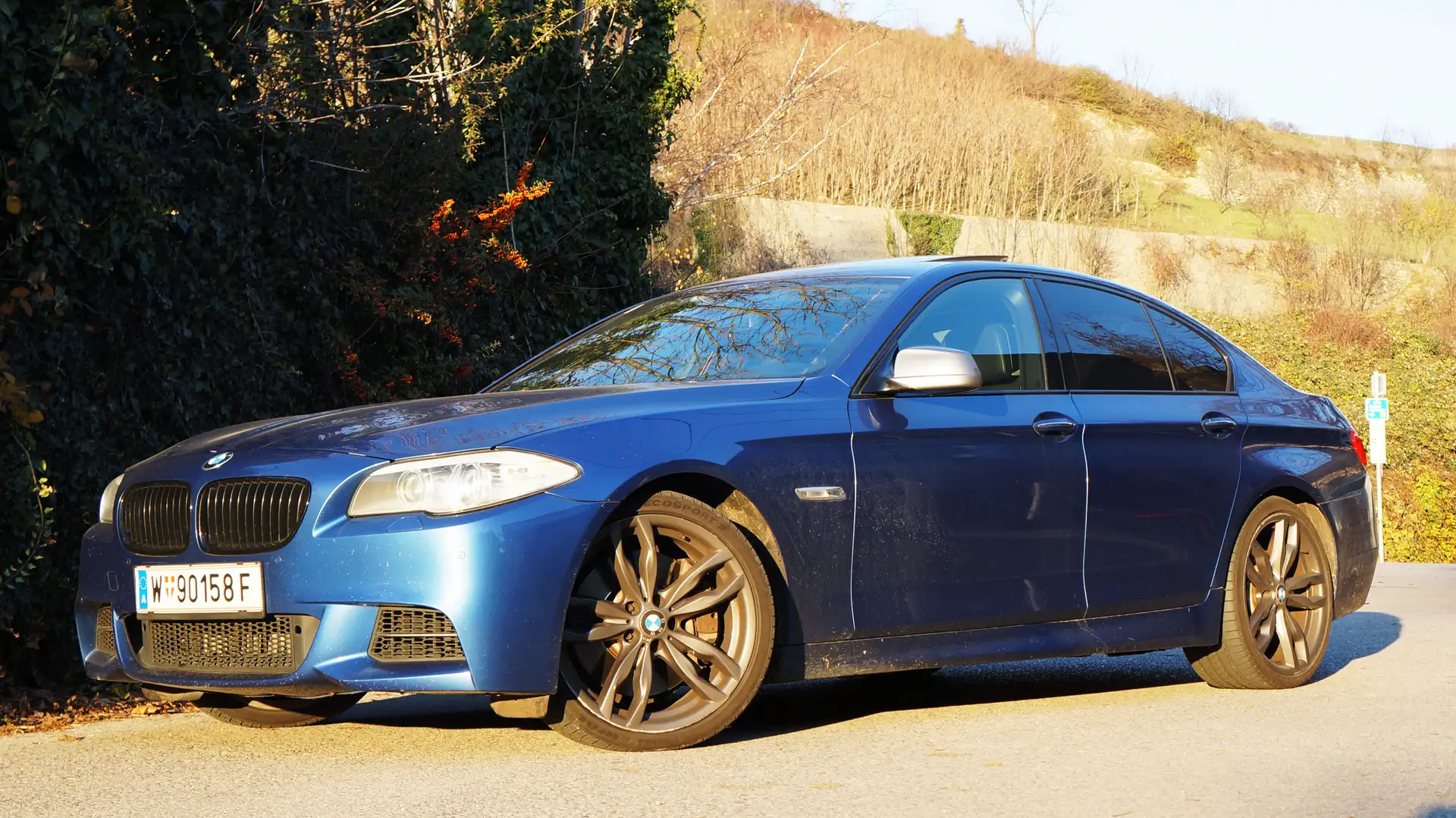 BMW M550 Motor Neu Blau - 1