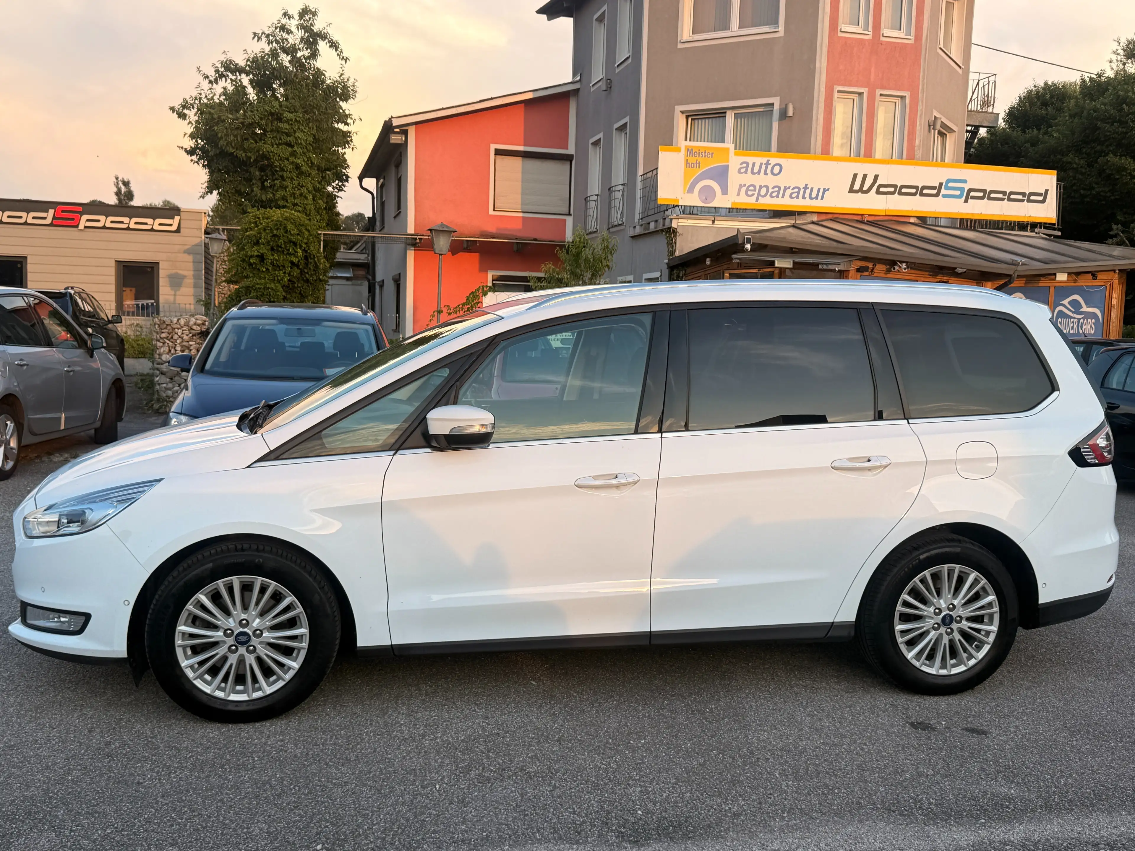 Ford Galaxy — photo 4