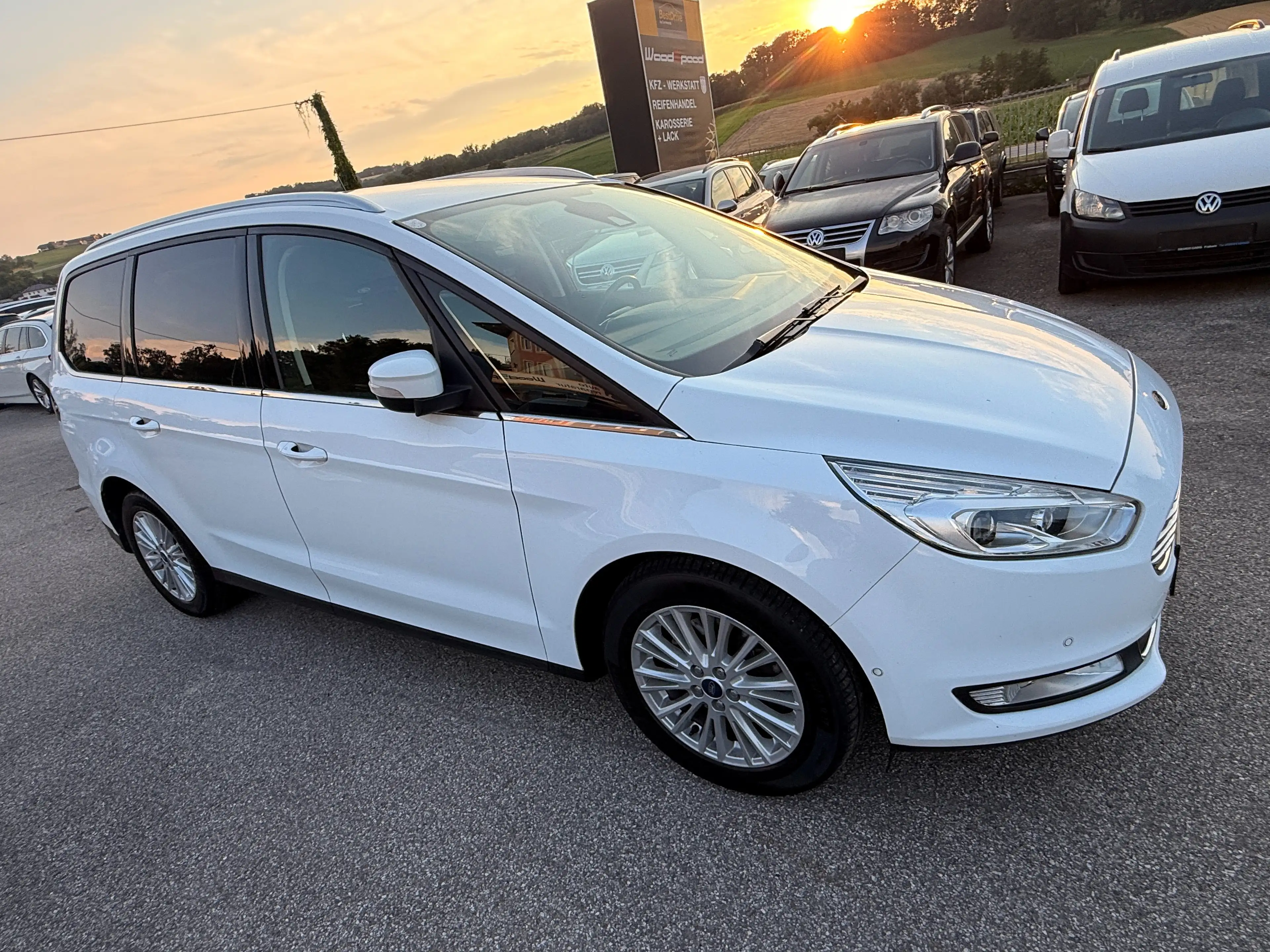 Ford Galaxy — photo 9
