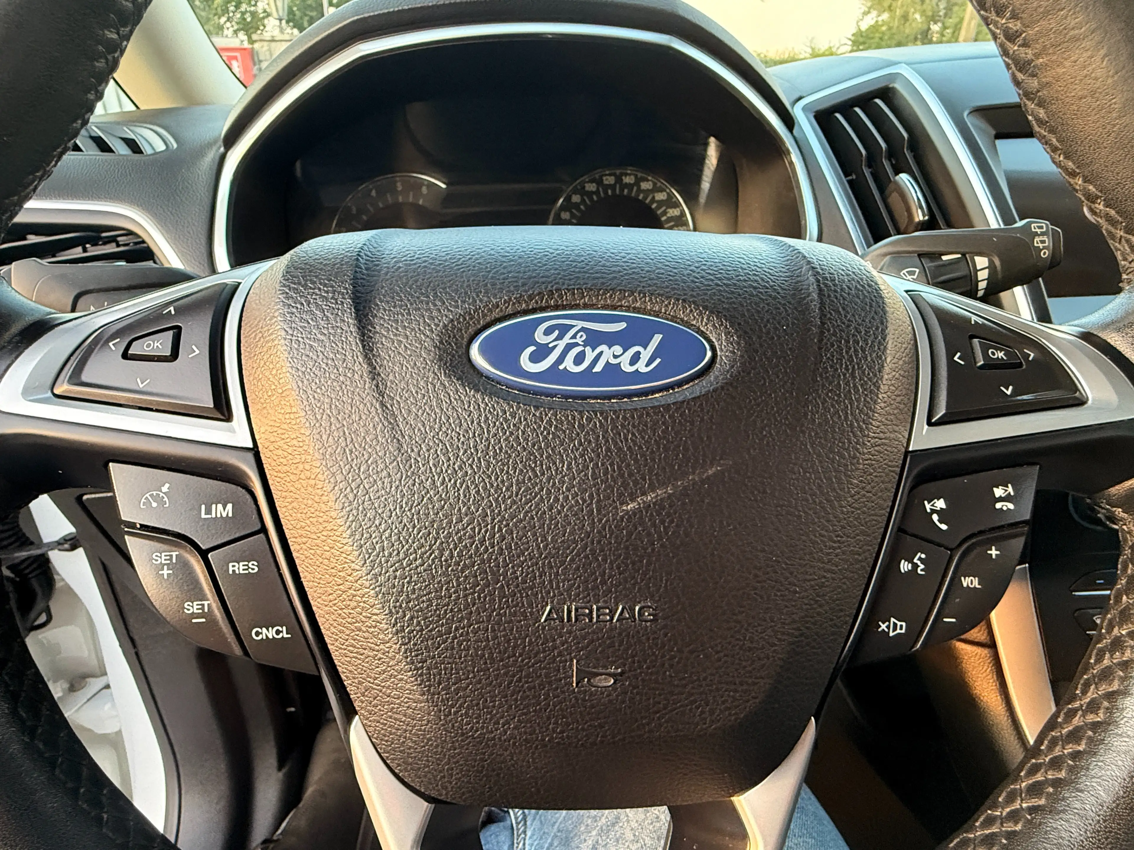 Ford Galaxy — photo 15