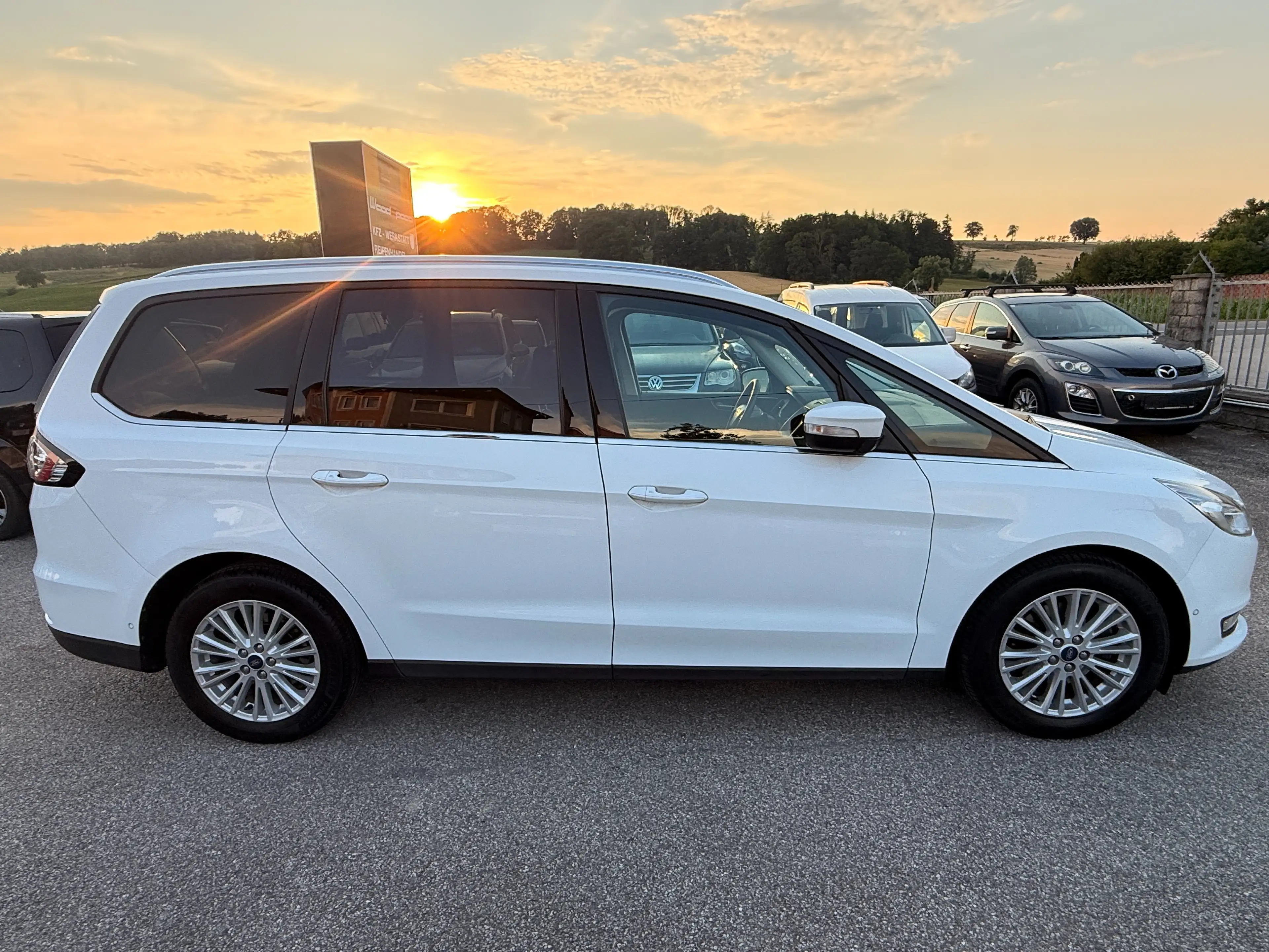 Ford Galaxy — photo 8