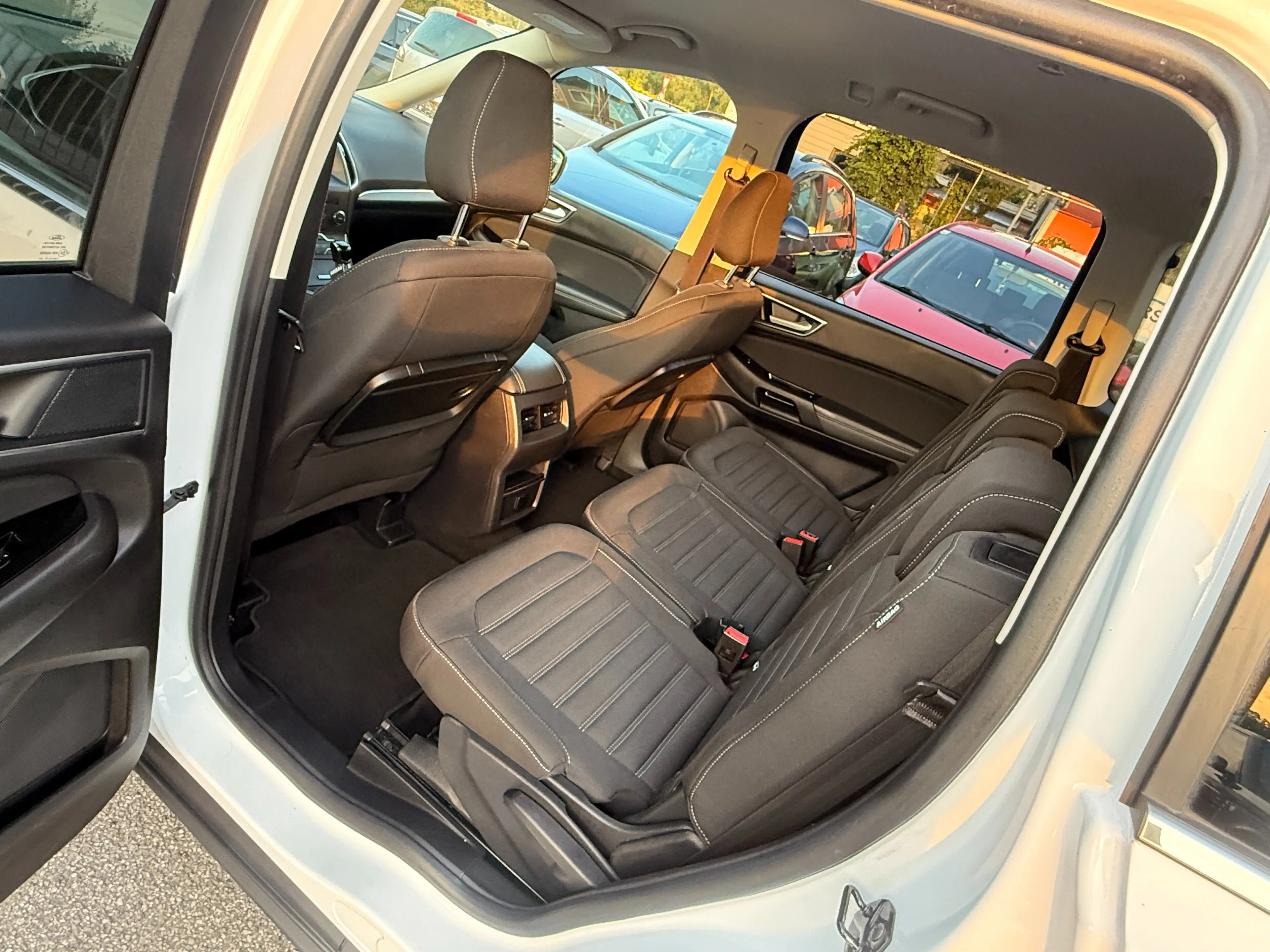 Ford Galaxy — photo 10