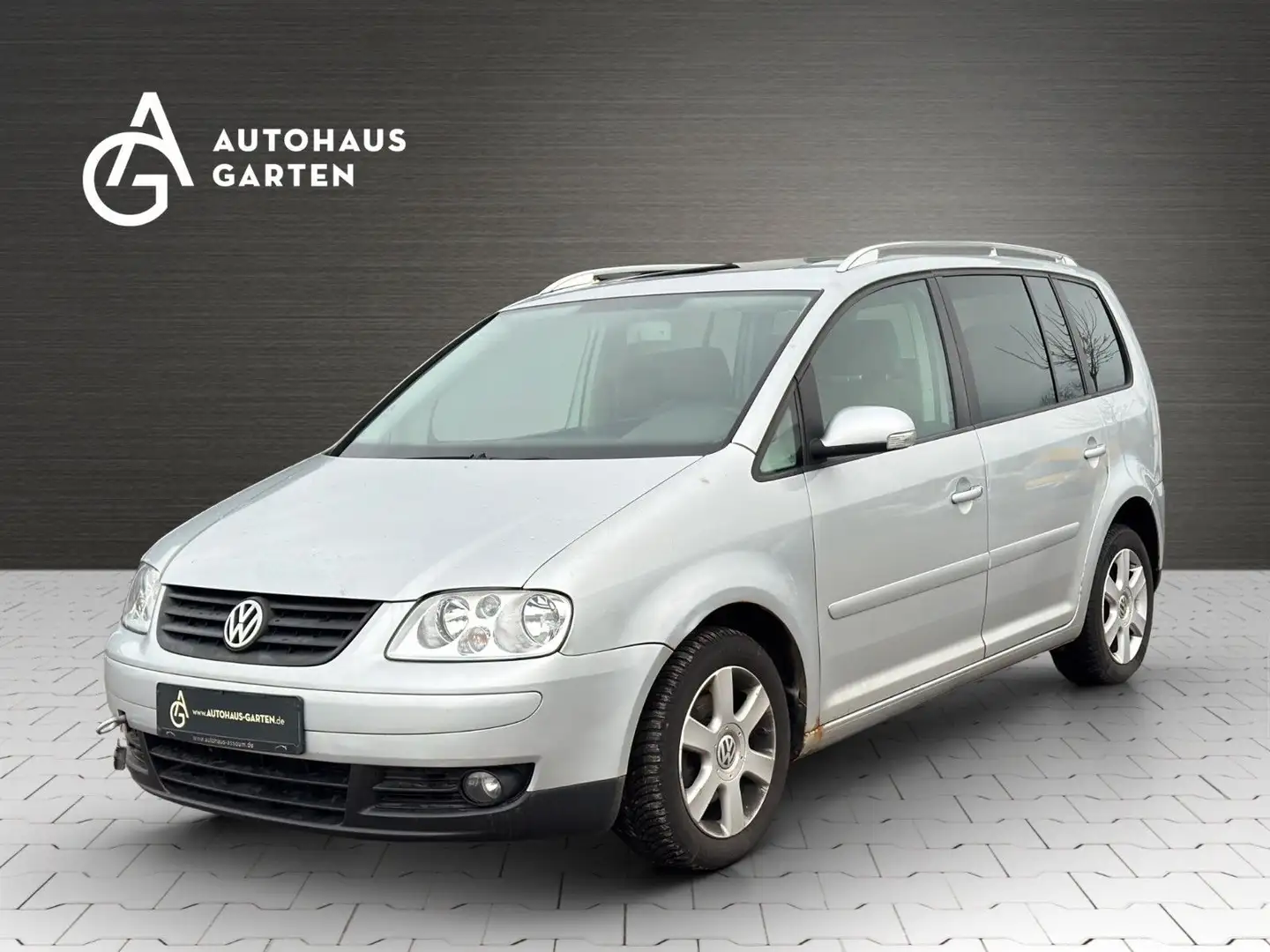 Volkswagen Touran 2.0FSI Highline SHZ Klimaautomatik PDC Zilver - 1
