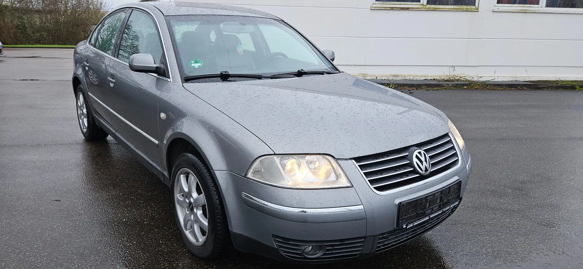 Volkswagen Passat 1.8 T Highline/Automatik Gris - 2
