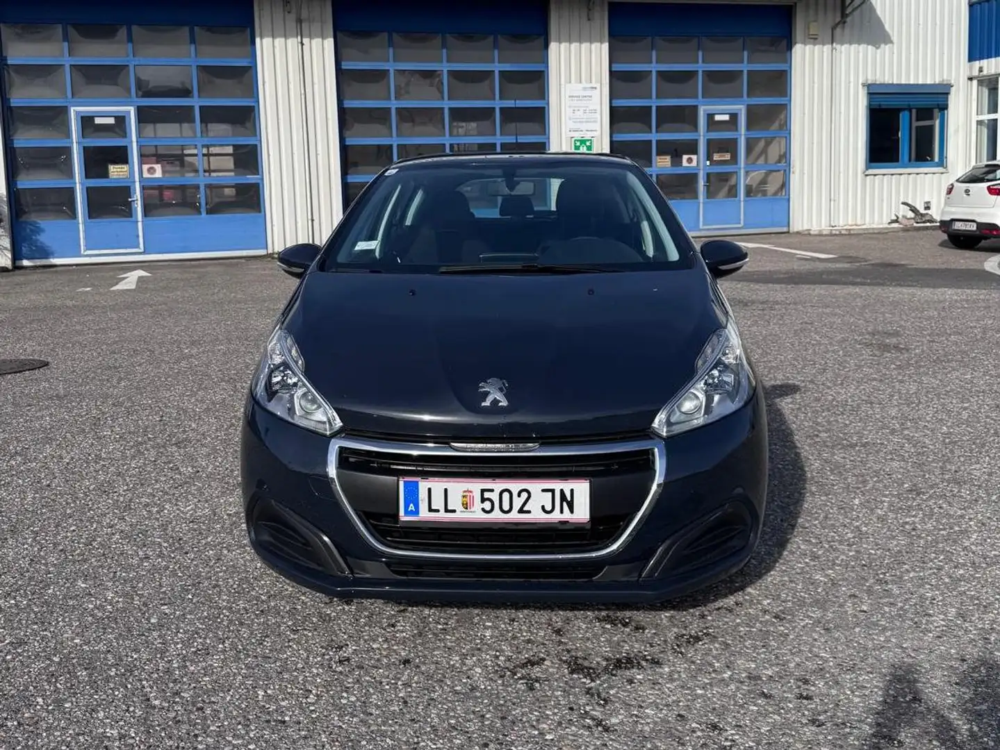 Peugeot 208 Active 1,2 PureTech 82 Grau - 2