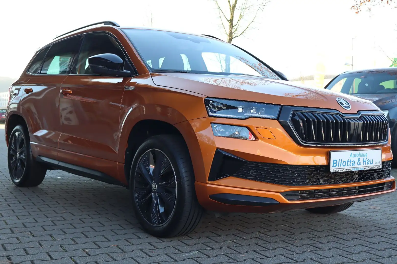 Skoda Karoq 1.5 TSI Sportline DSG ! V-Cockpit+AHK ! Orange - 2
