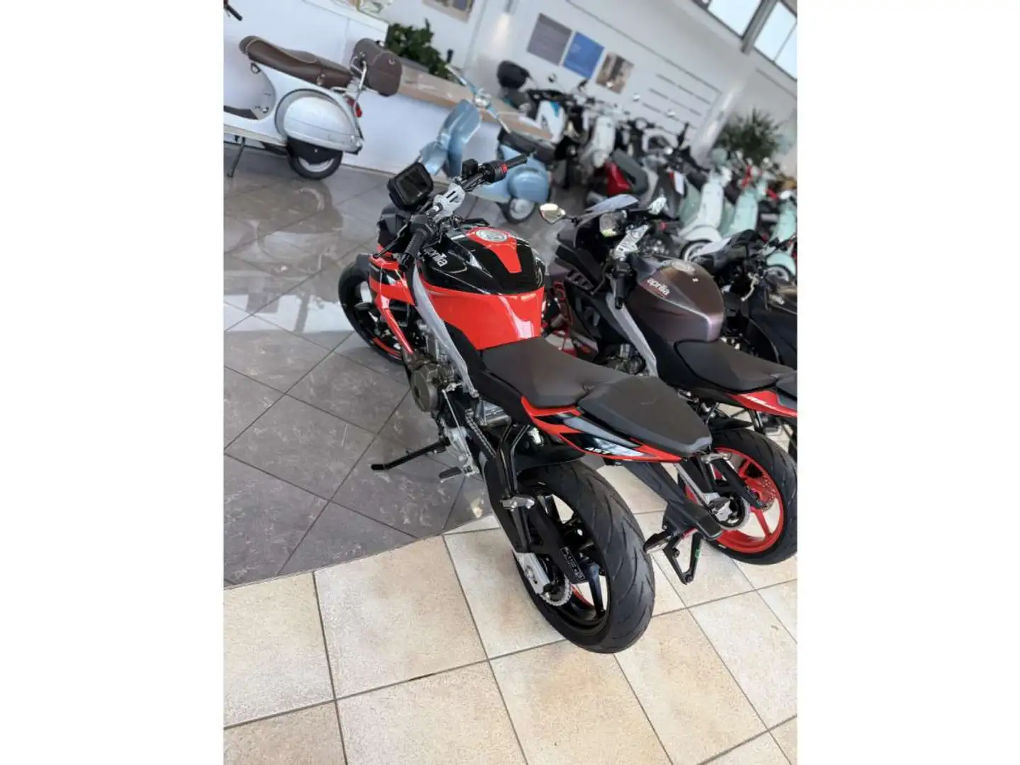 Aprilia Tuono 457 Noir - 2