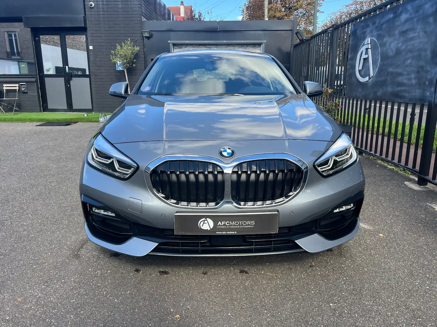 BMW 118 118 i Edition Sport Steptronic Grijs - 2