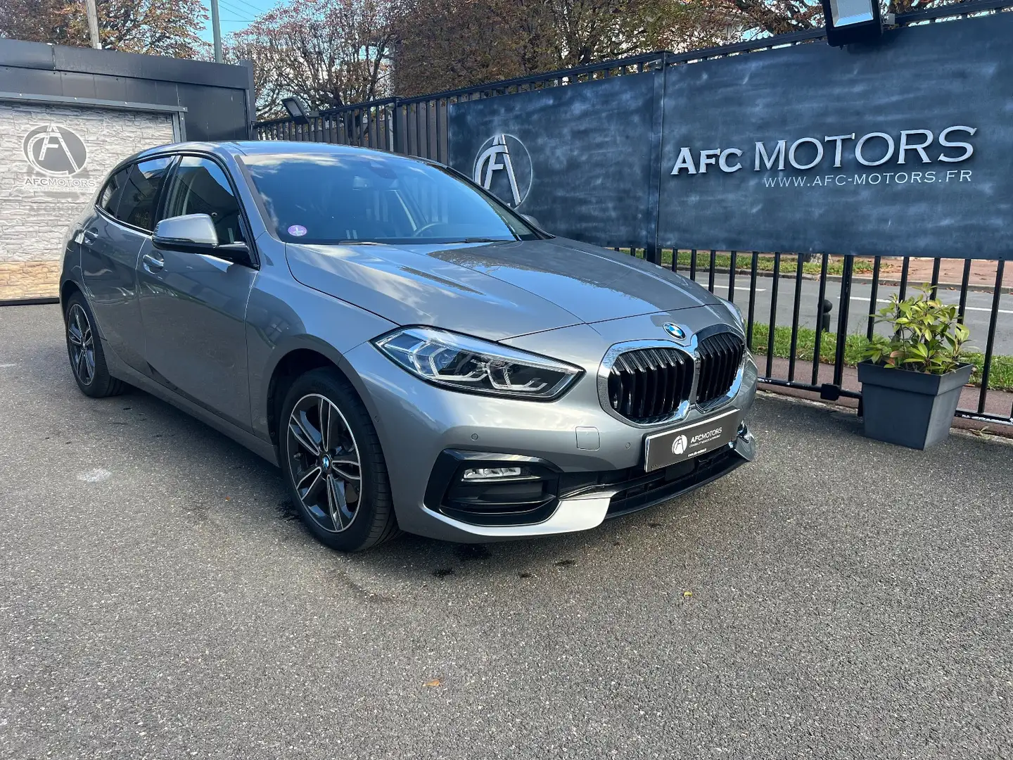 BMW 118 118 i Edition Sport Steptronic Grijs - 1