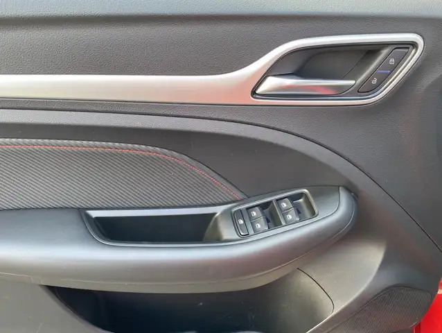 MG ZS view 7