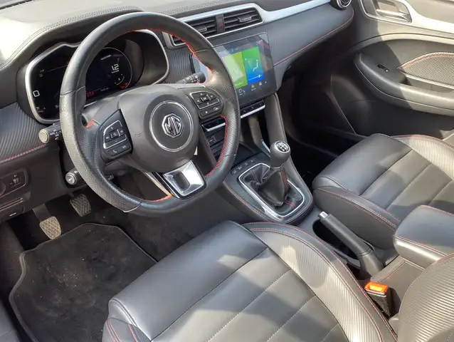 MG ZS view 8