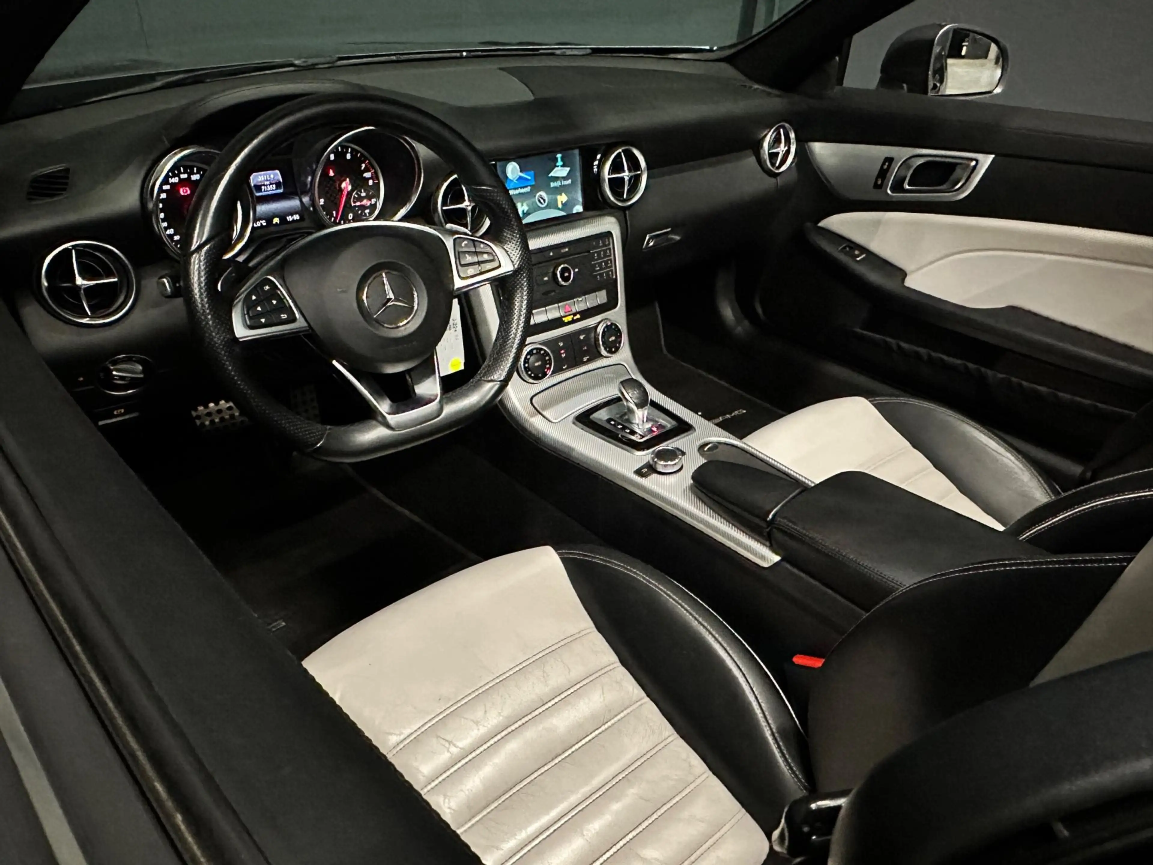 Mercedes-Benz SLC 200 RedArt Edition AMG AUTOMAAT LEDER/CAMERA/PDC/NAVI — photo 7