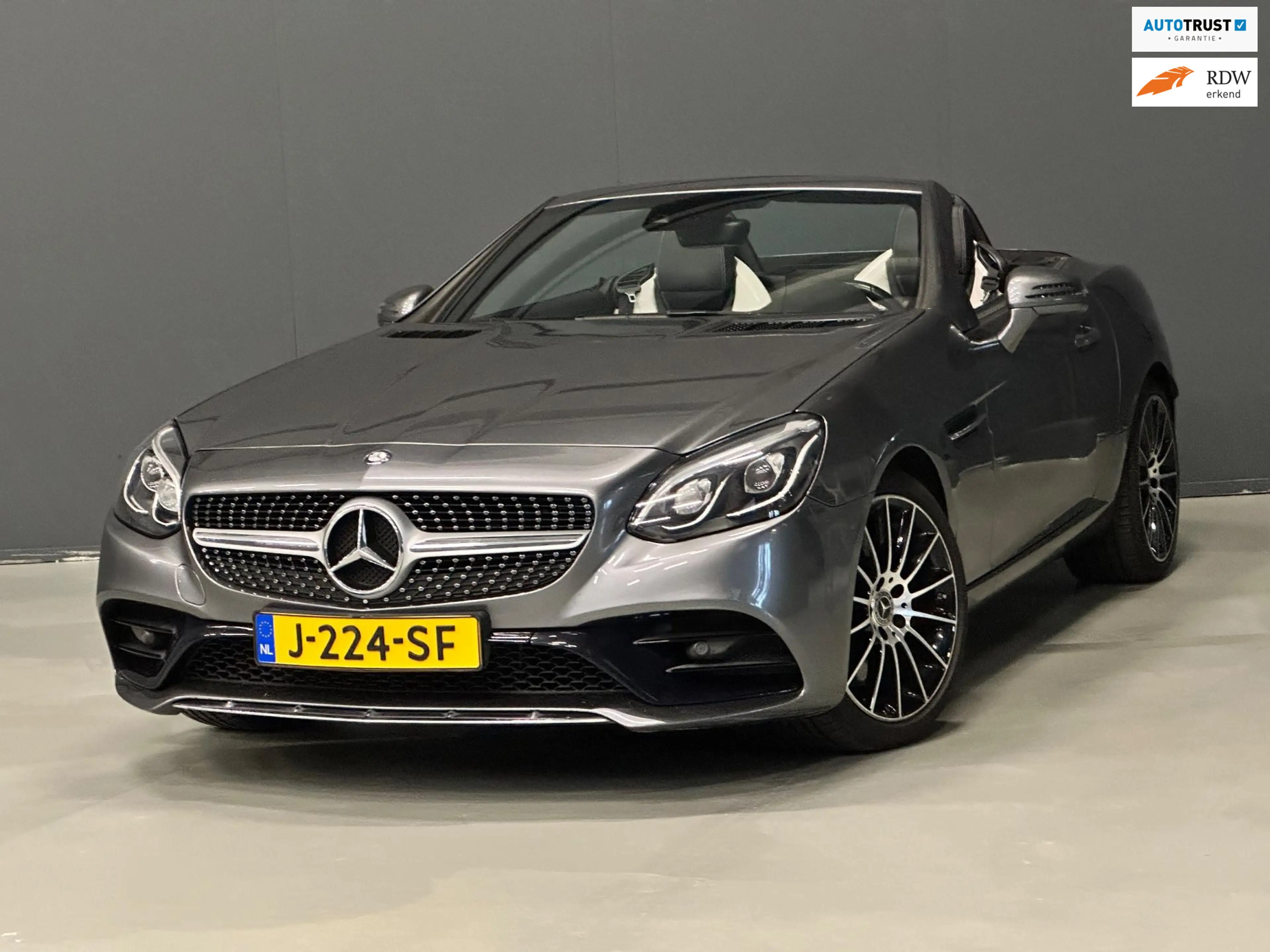Mercedes-Benz SLC 200 RedArt Edition AMG AUTOMAAT LEDER/CAMERA/PDC/NAVI