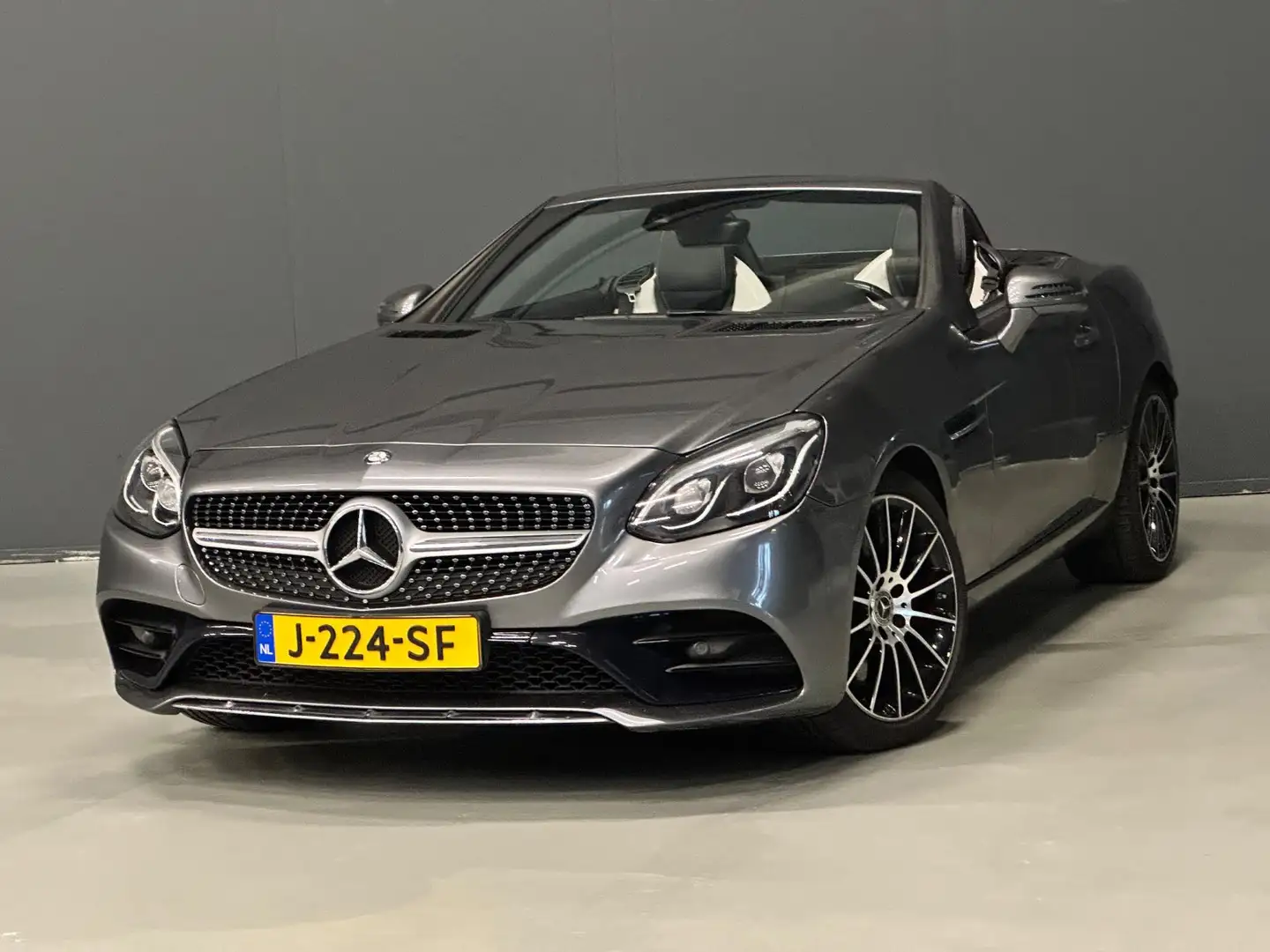 Mercedes-Benz SLC 200 RedArt Edition AMG AUTOMAAT LEDER/CAMERA/PDC/NAVI Szürke - 1