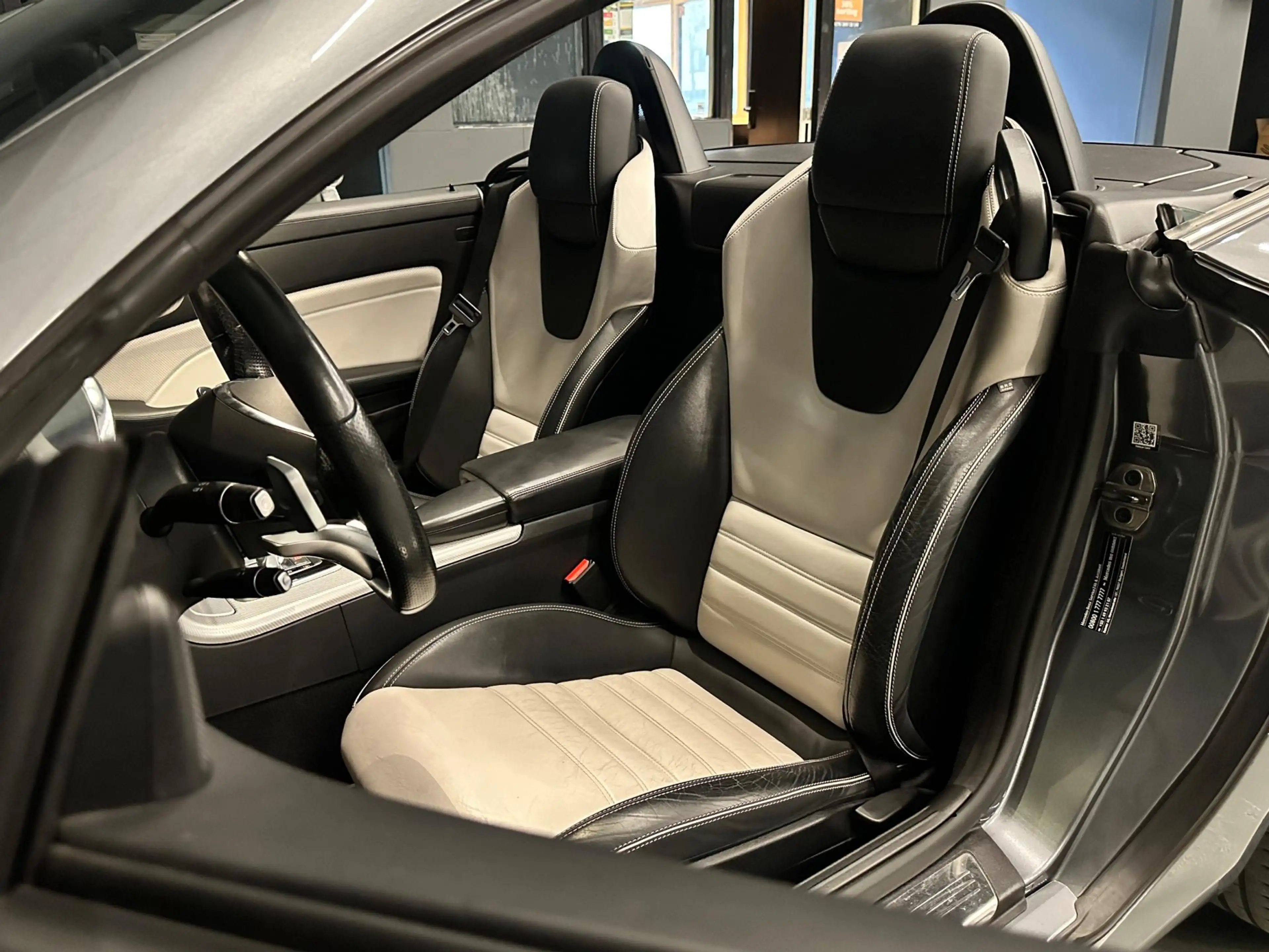 Mercedes-Benz SLC 200 RedArt Edition AMG AUTOMAAT LEDER/CAMERA/PDC/NAVI — photo 10