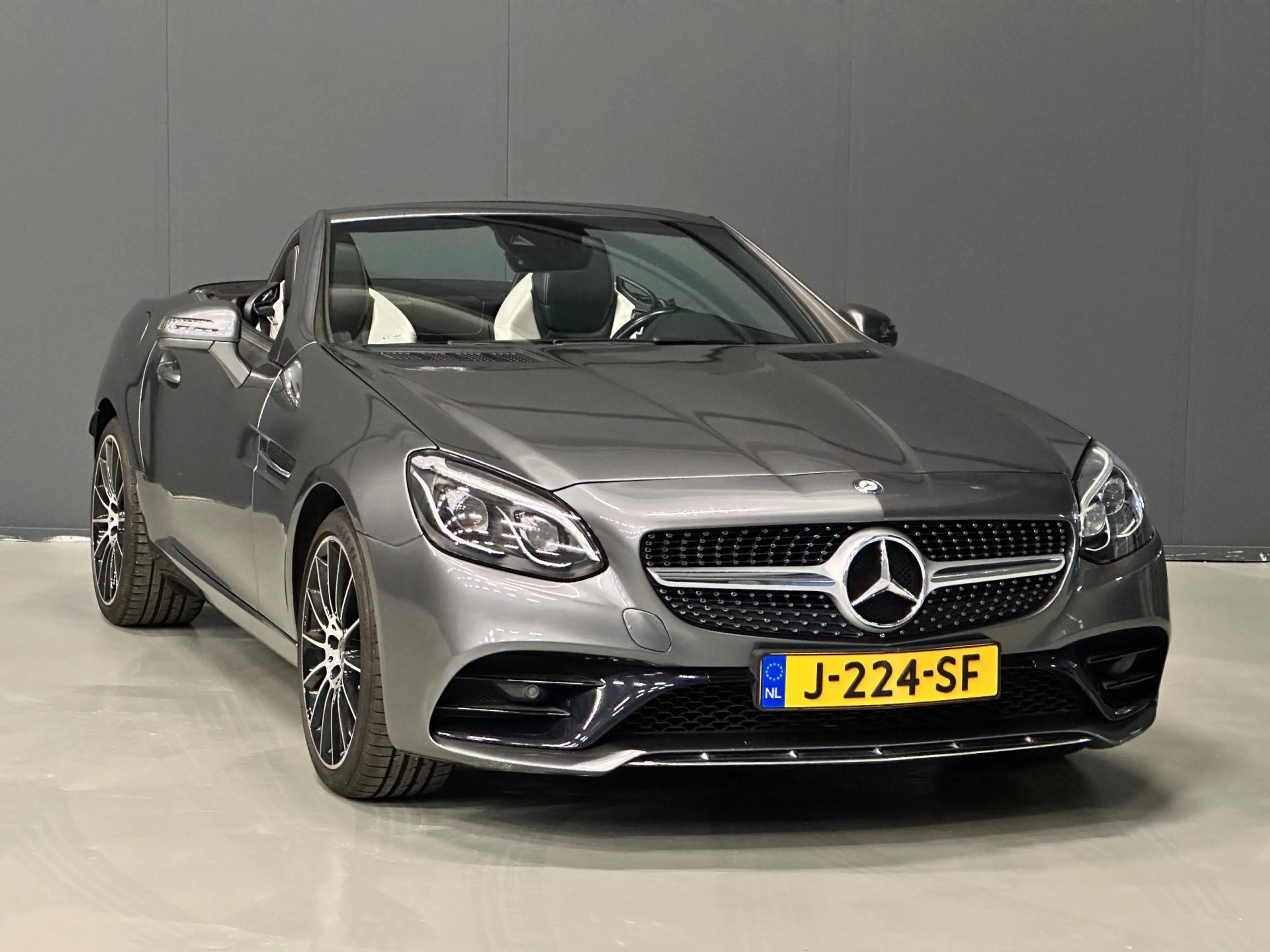 Mercedes-Benz SLC 200 RedArt Edition AMG AUTOMAAT LEDER/CAMERA/PDC/NAVI — photo 3
