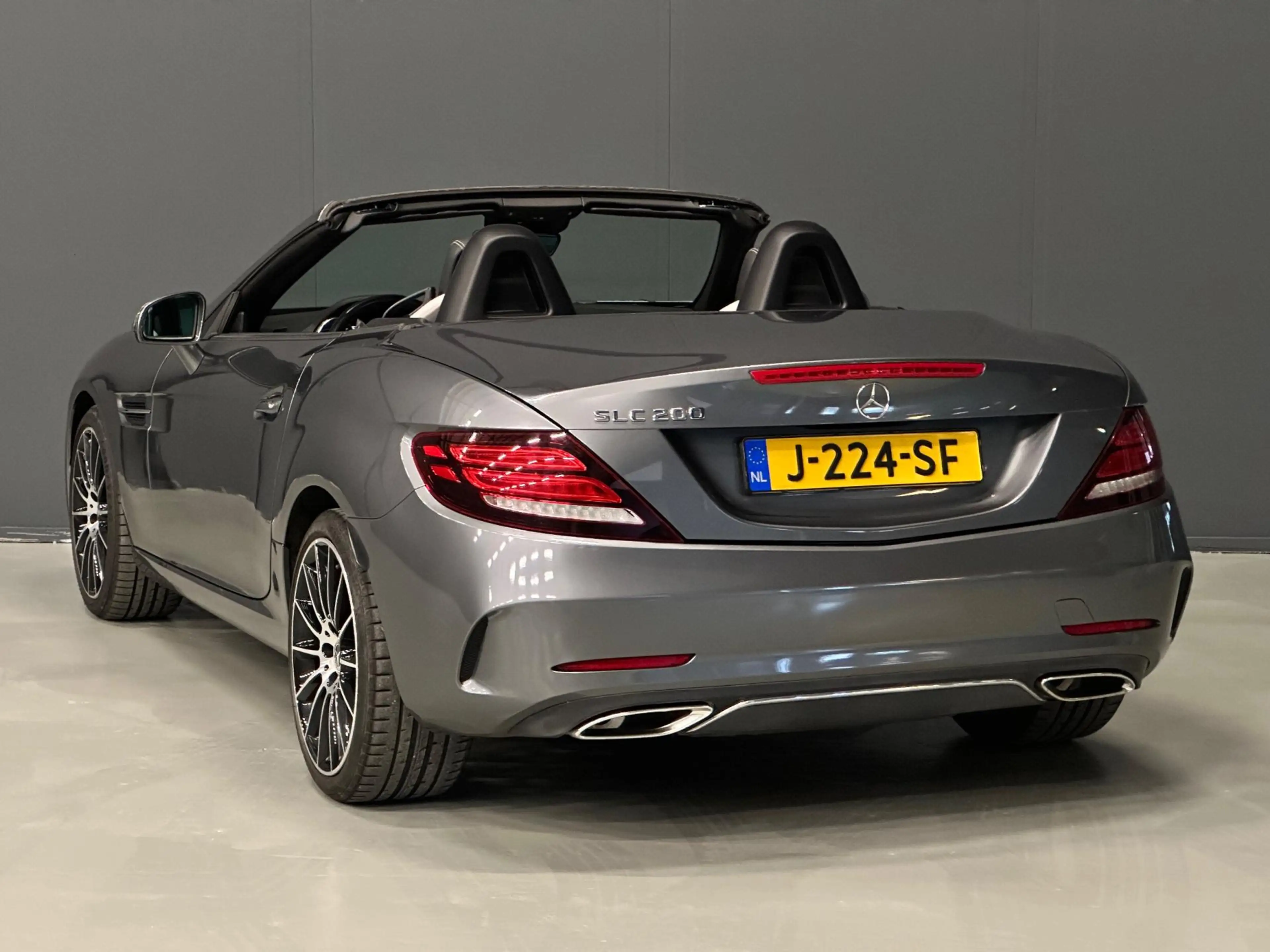 Mercedes-Benz SLC 200 RedArt Edition AMG AUTOMAAT LEDER/CAMERA/PDC/NAVI — photo 6
