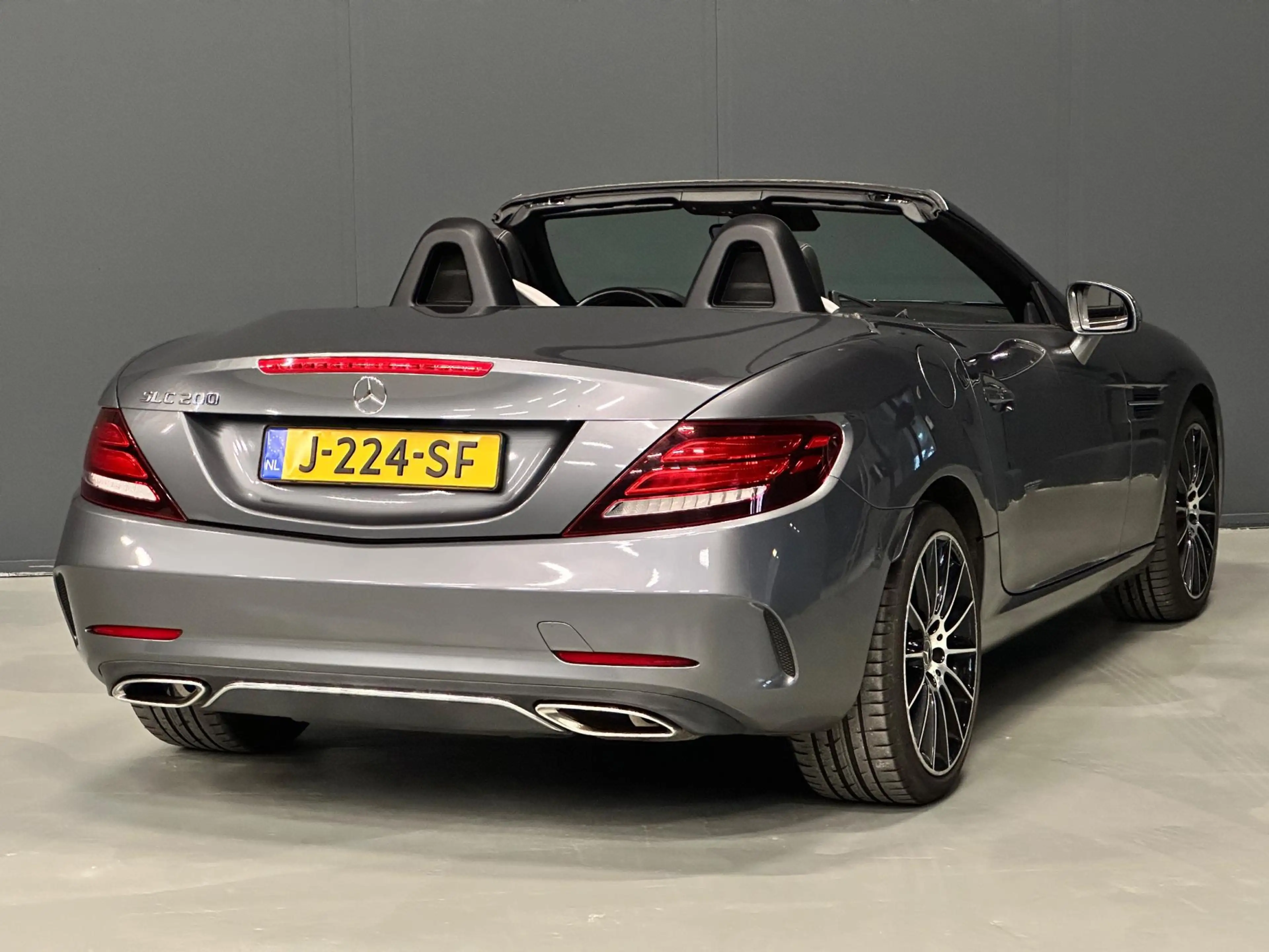 Mercedes-Benz SLC 200 RedArt Edition AMG AUTOMAAT LEDER/CAMERA/PDC/NAVI — photo 4